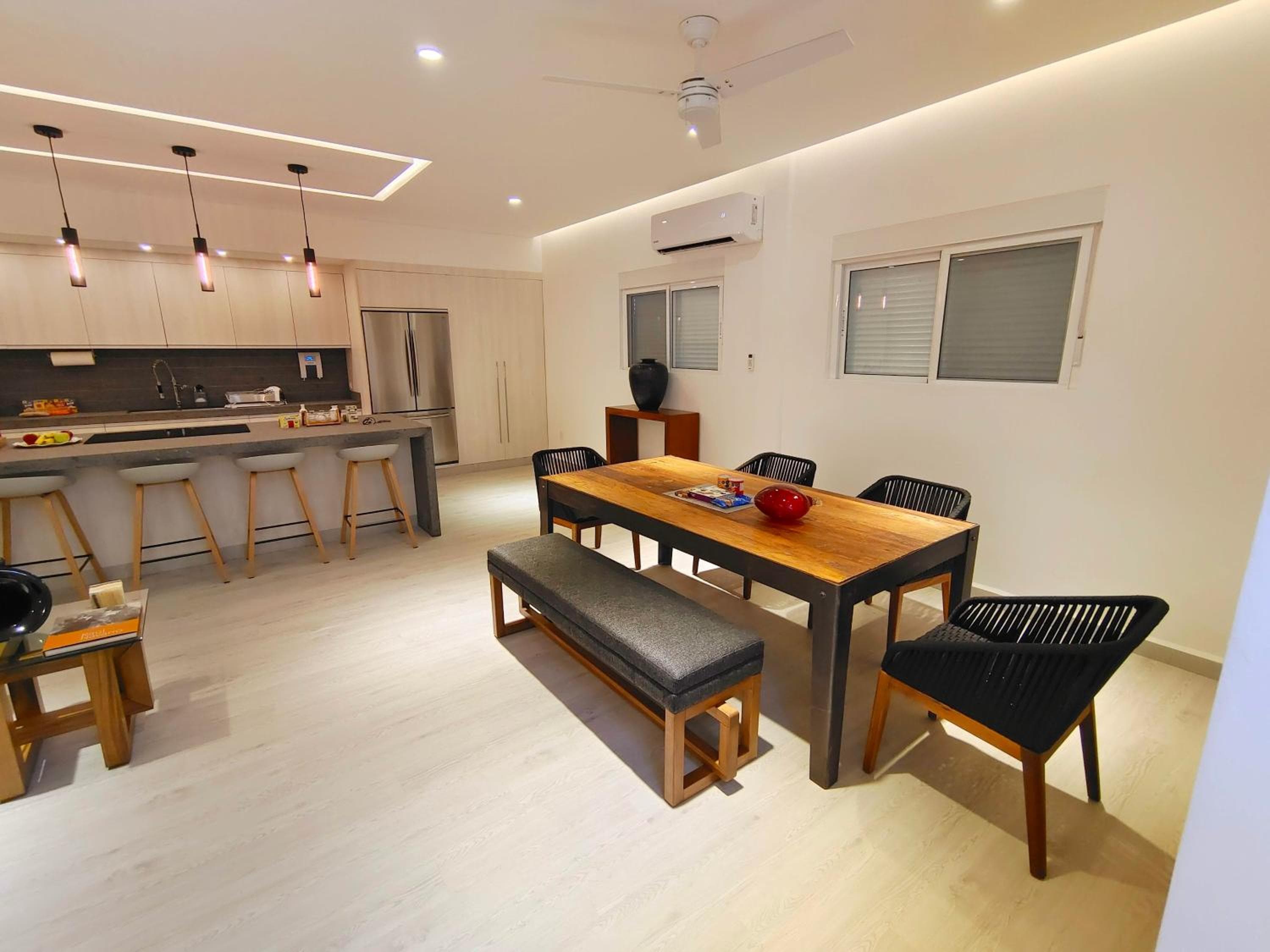 1st Luxury Warehouse — 14