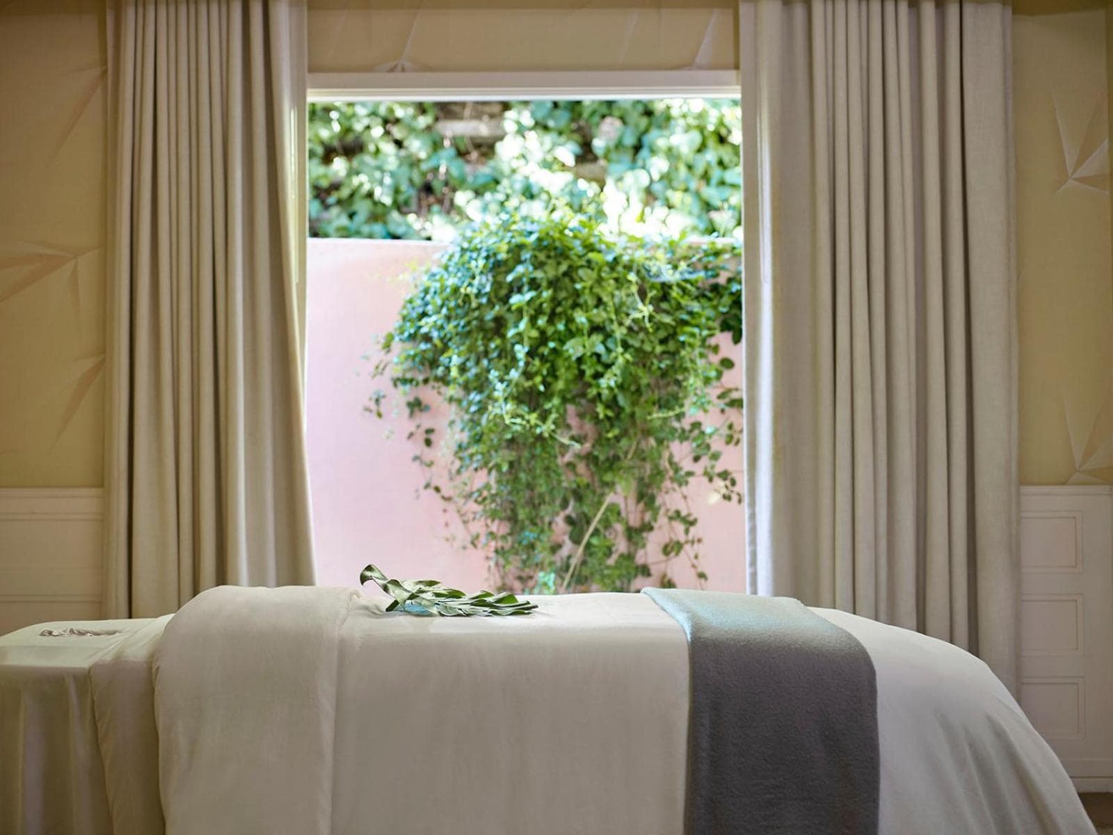 Hotel Bel-Air - Dorchester Collection — 21