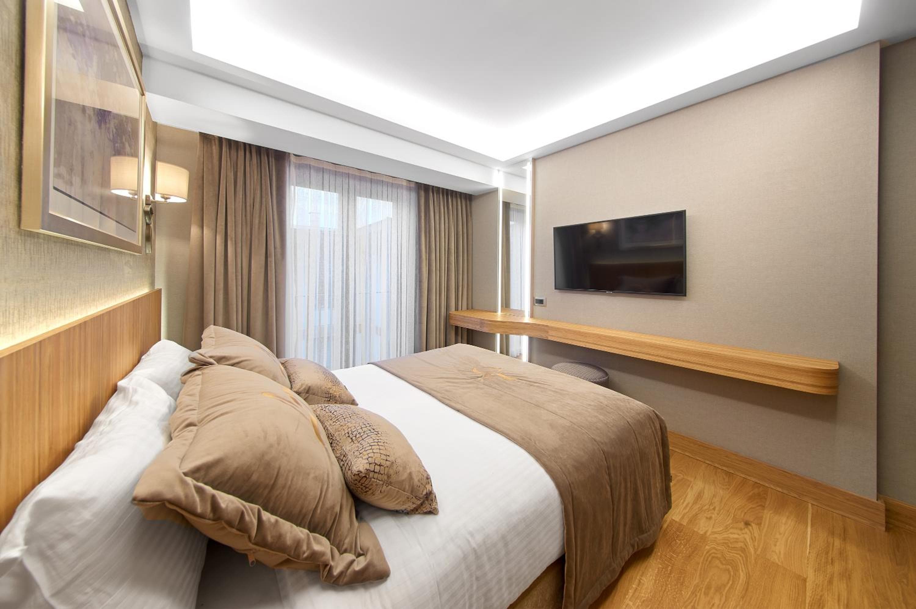 Lady Diana Hotel — 23