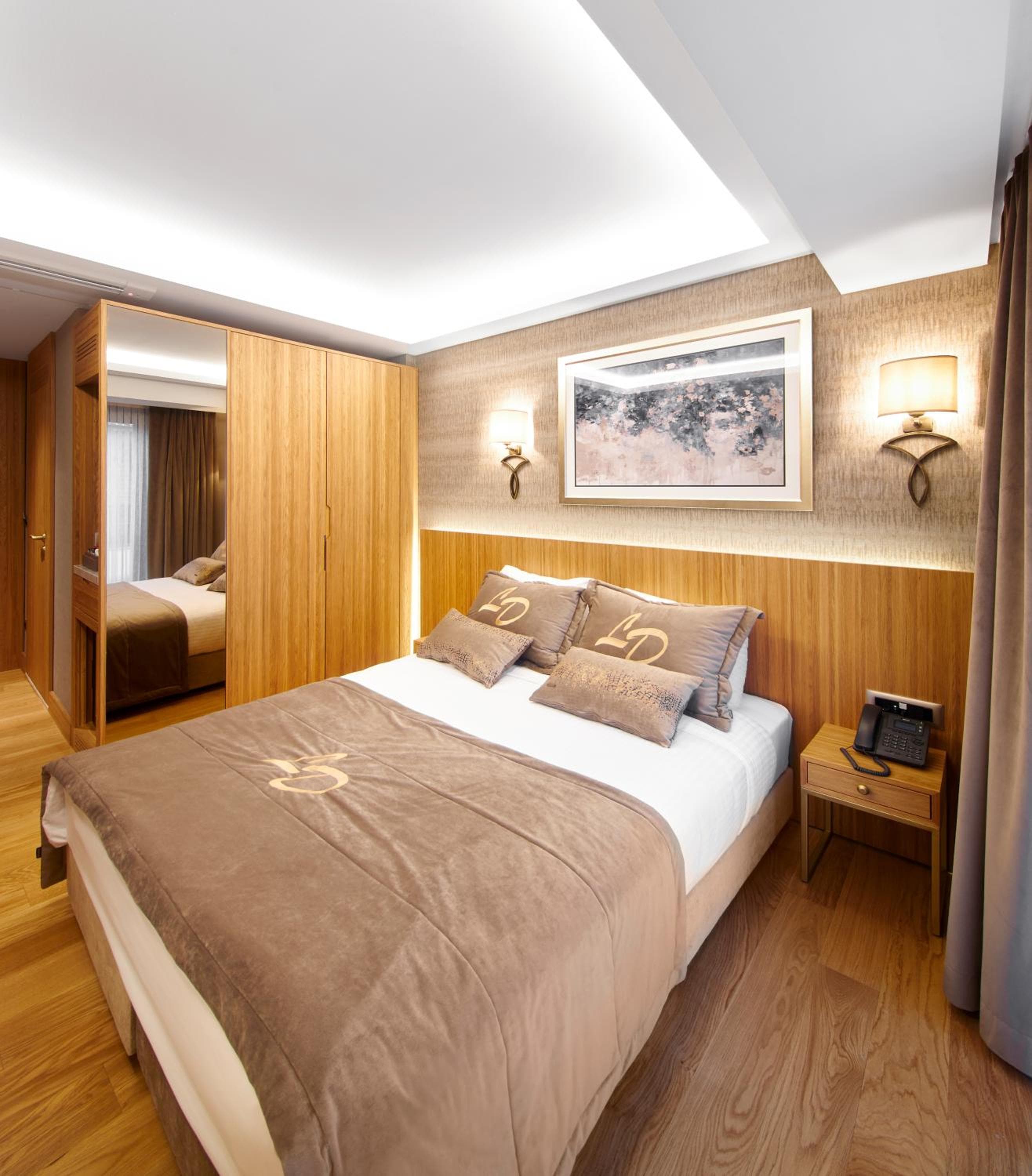 Lady Diana Hotel — 22