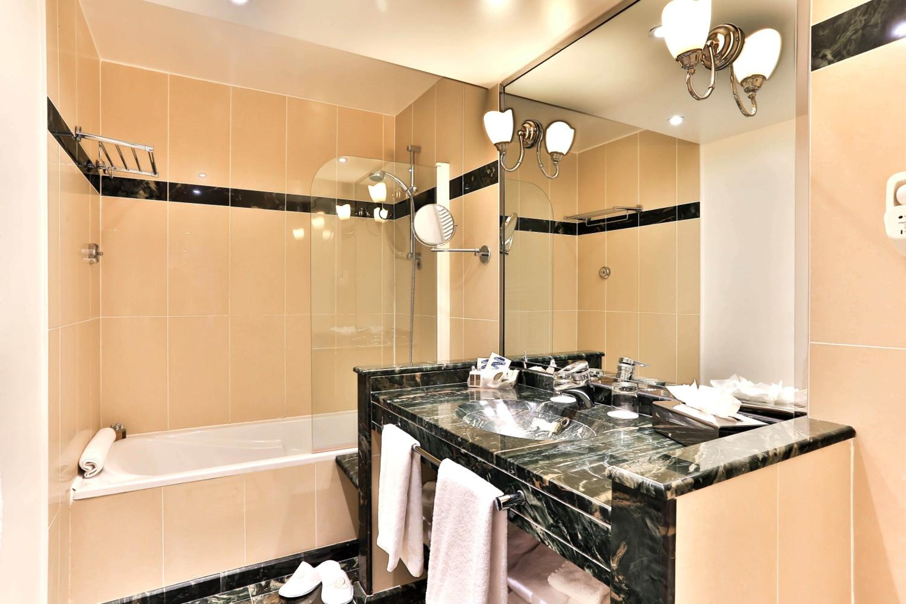 Fraser Suites Le Claridge Champs-Elysées — 12