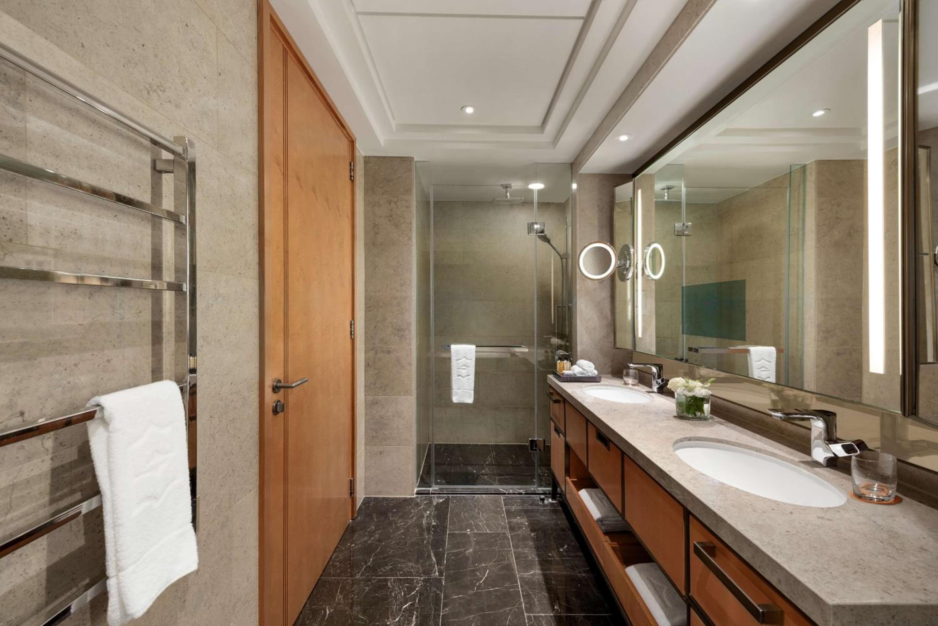 Shangri-La The Shard, Londra — 23