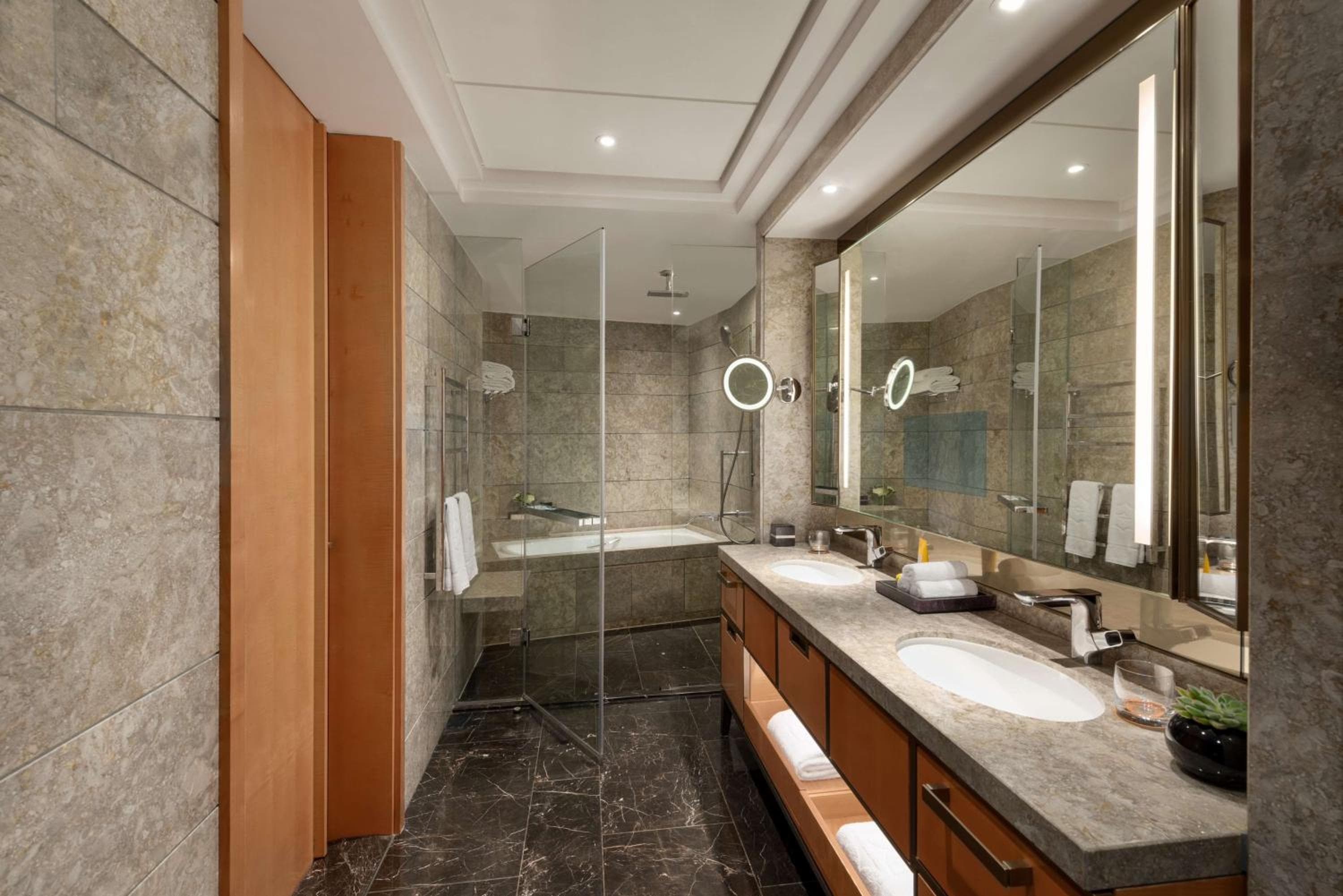 Shangri-La The Shard, Londra — 21