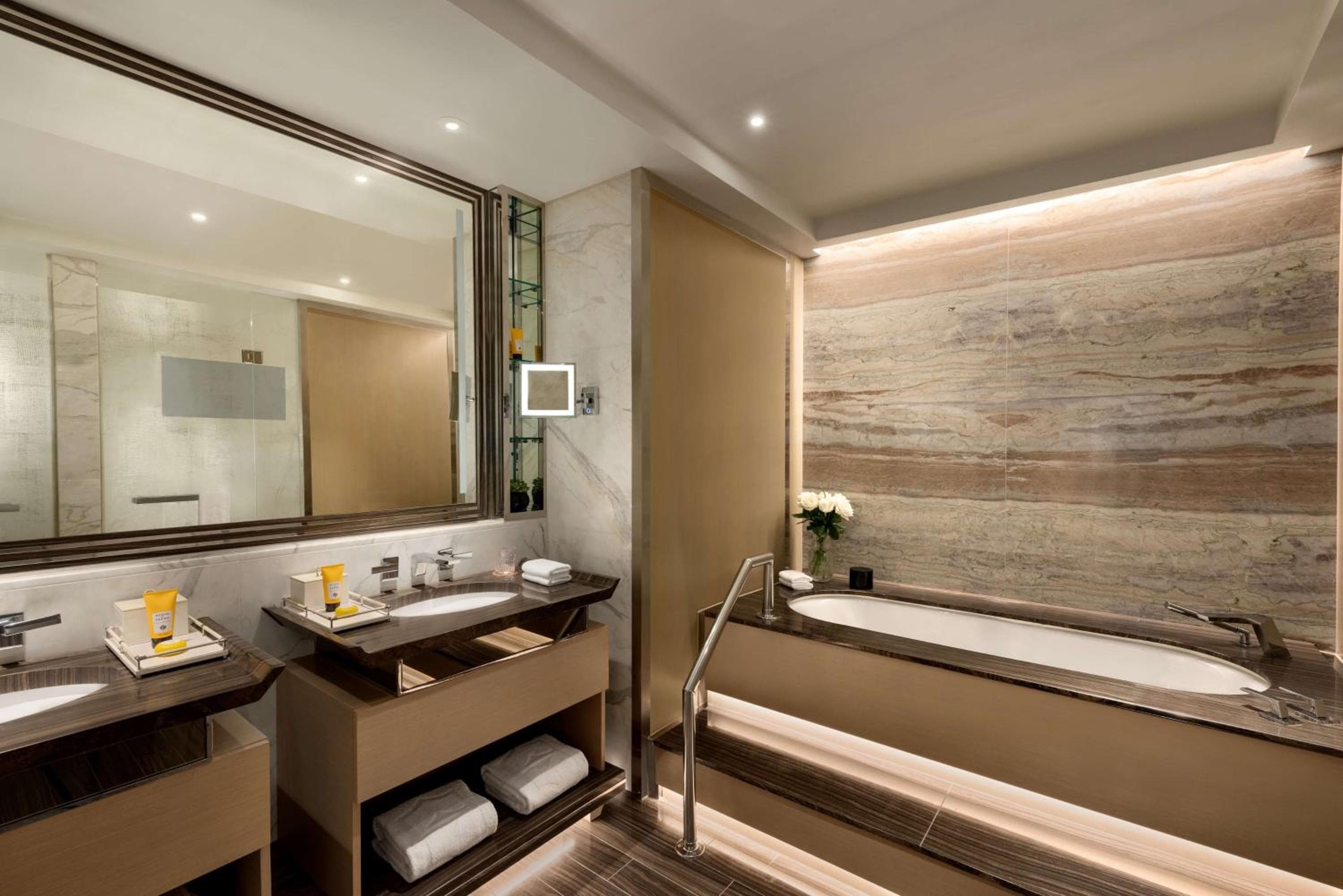 Shangri-La The Shard, Londra — 29