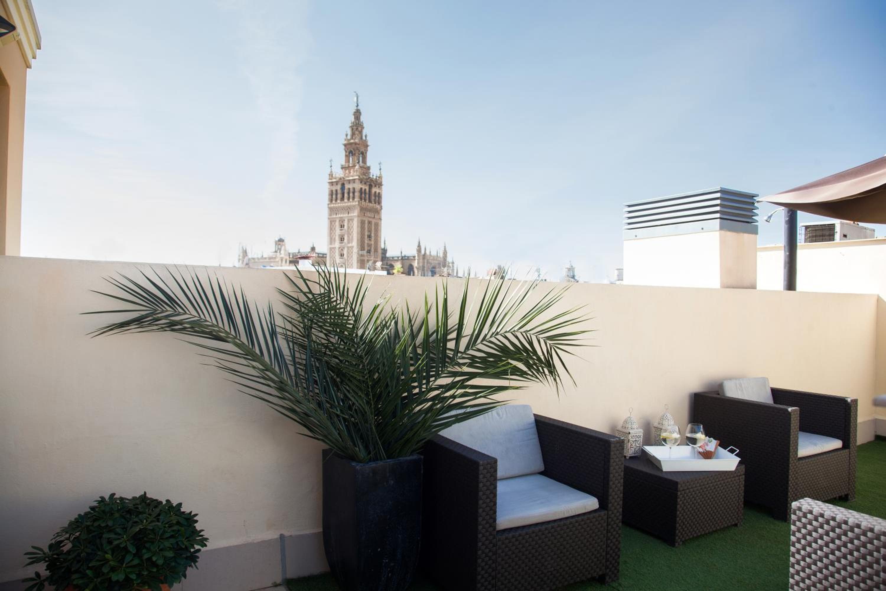 Guzman El Bueno Suites — 2