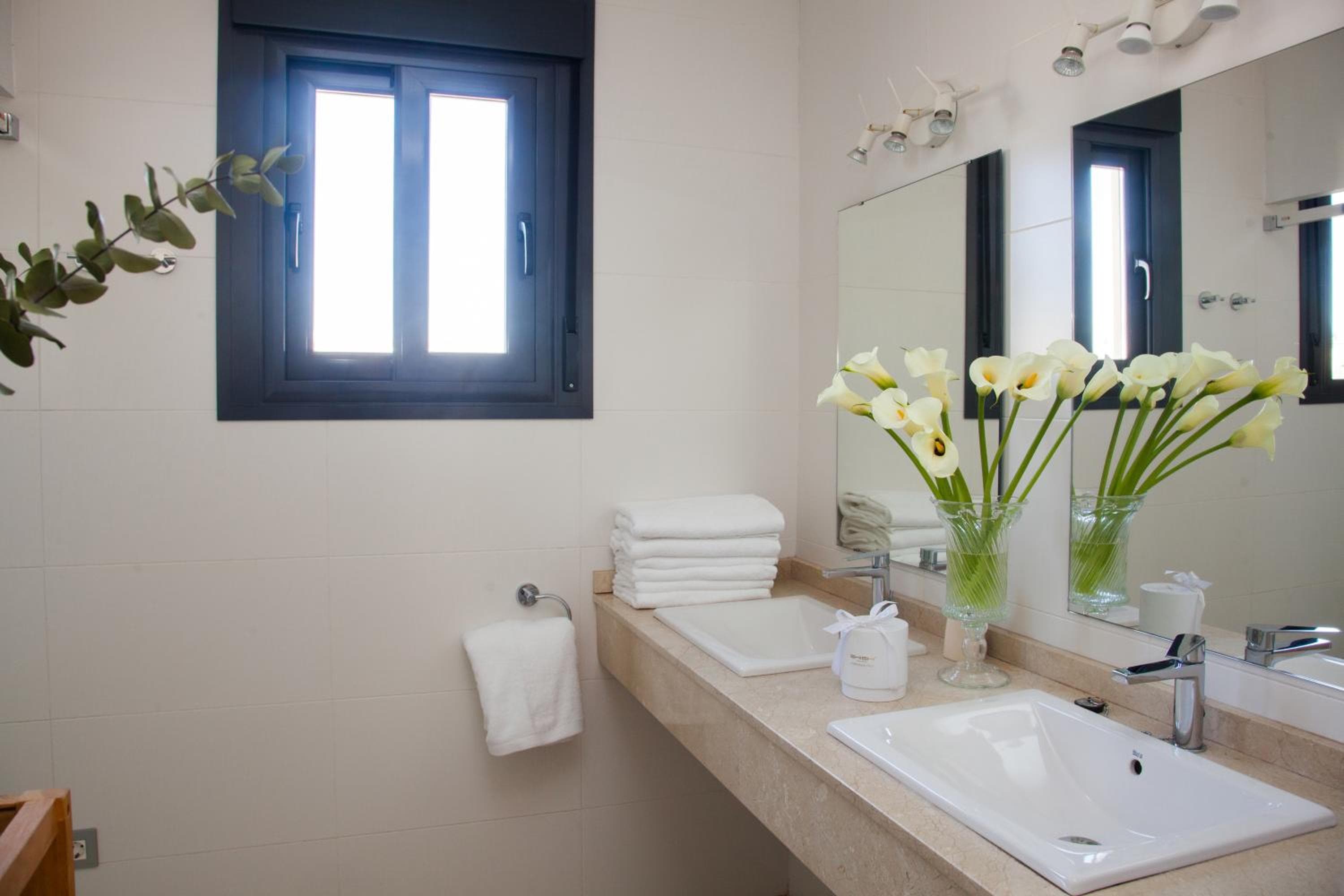 Guzman El Bueno Suites — 26