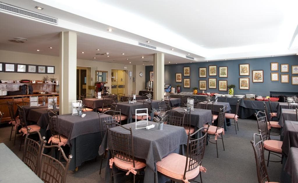 Hotel Moderno Puerta del Sol — 6