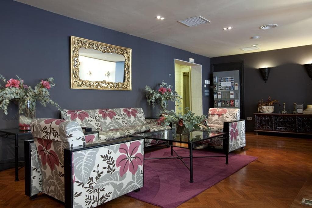 Hotel Moderno Puerta del Sol — 10
