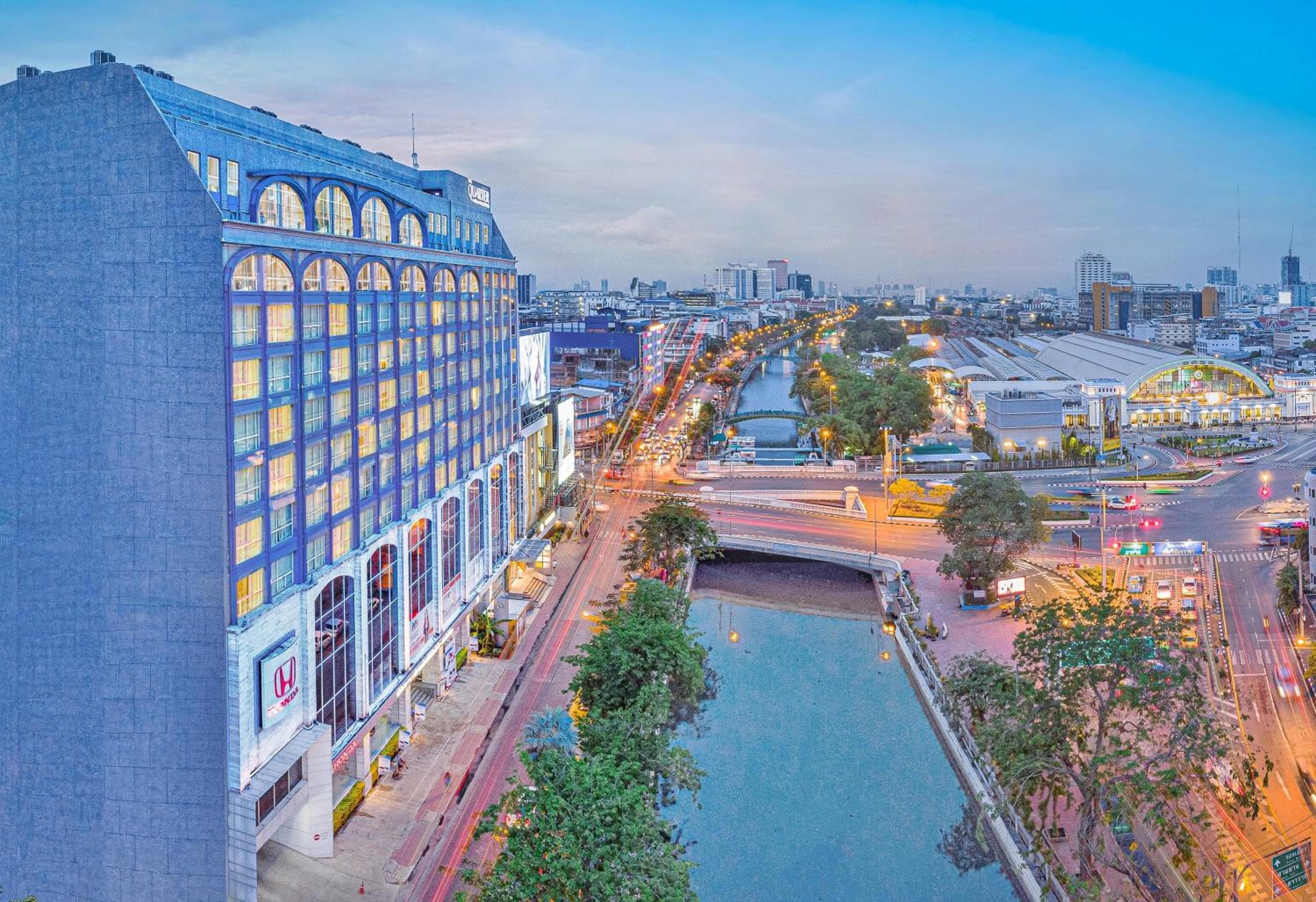 El Barrio Hualamphong por UHG — 1