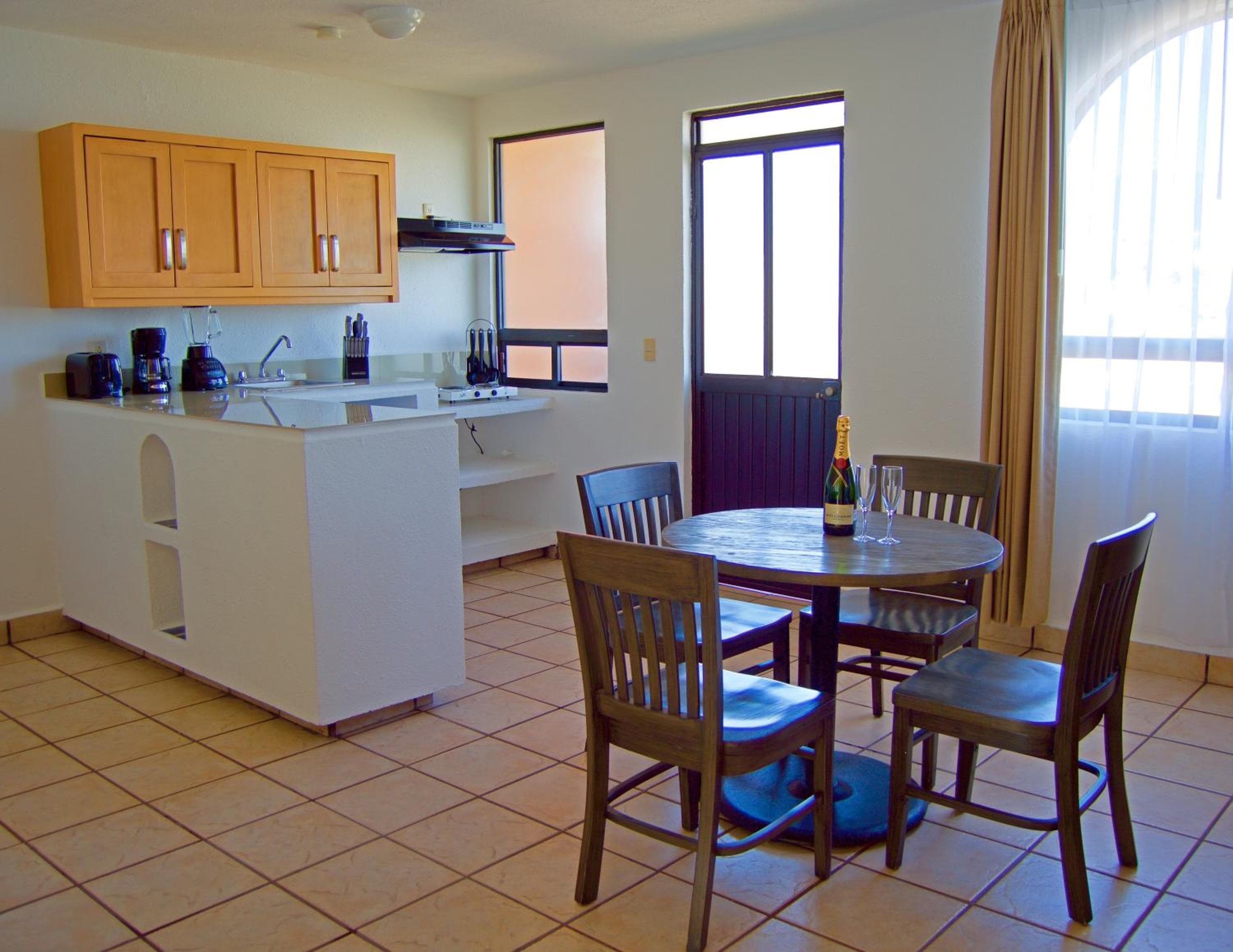 Sunrock Hotel & Suites — 11