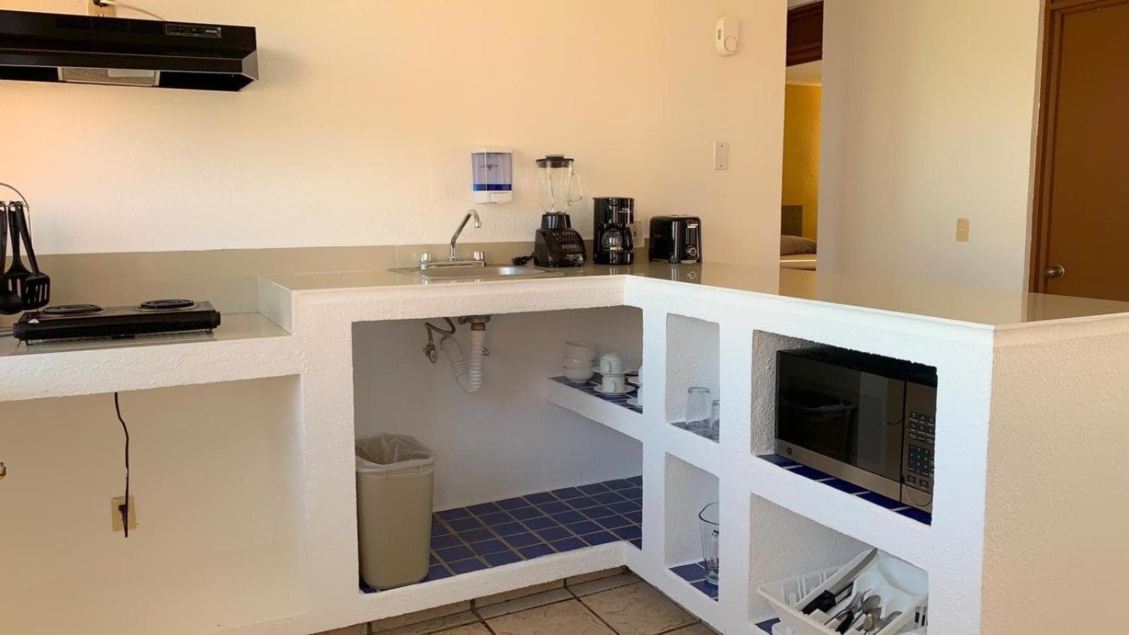 Sunrock Hotel & Suites — 28