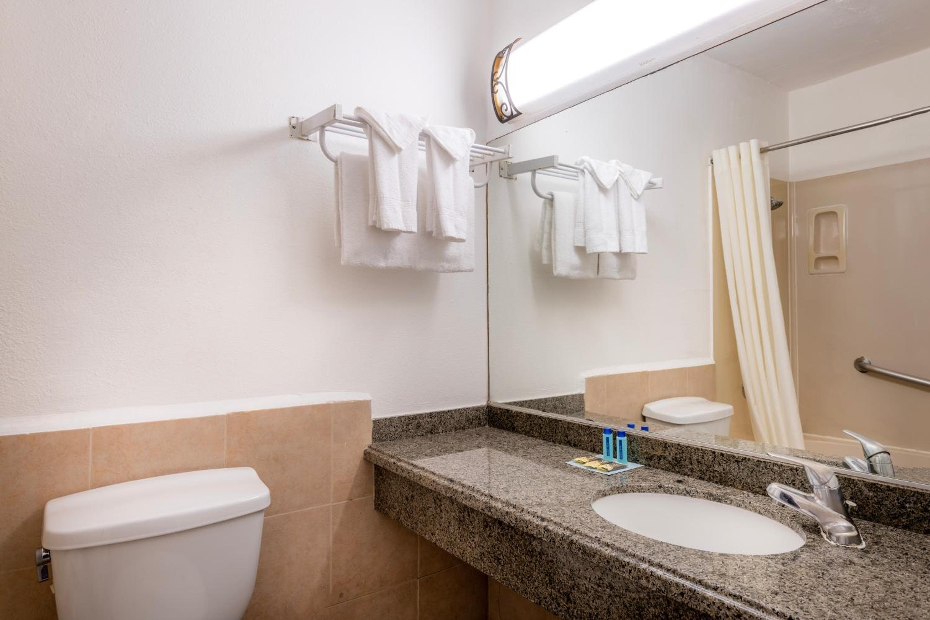 Hotel H-Wood — 4