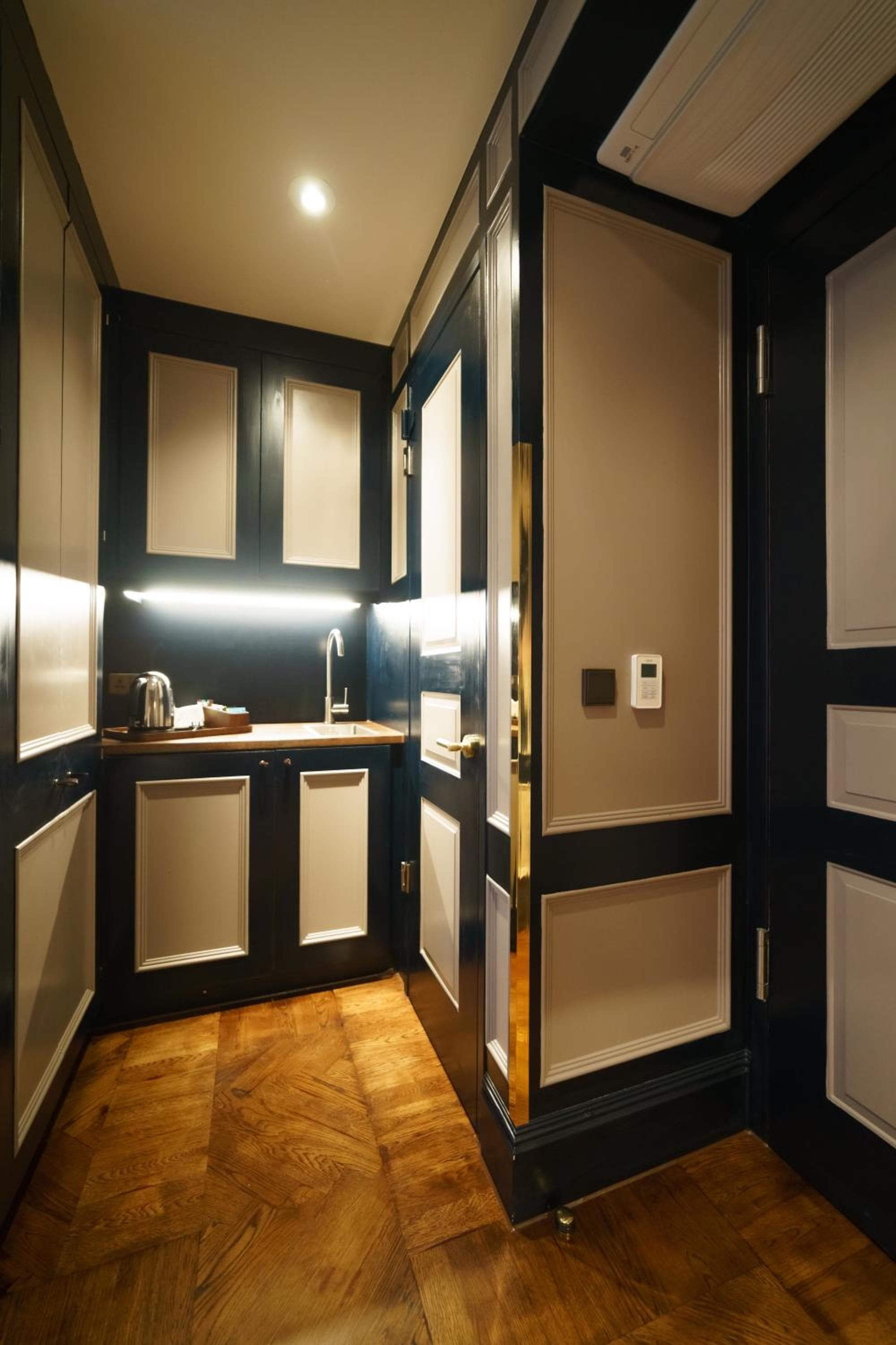 Mimi's Hotel Soho — 7