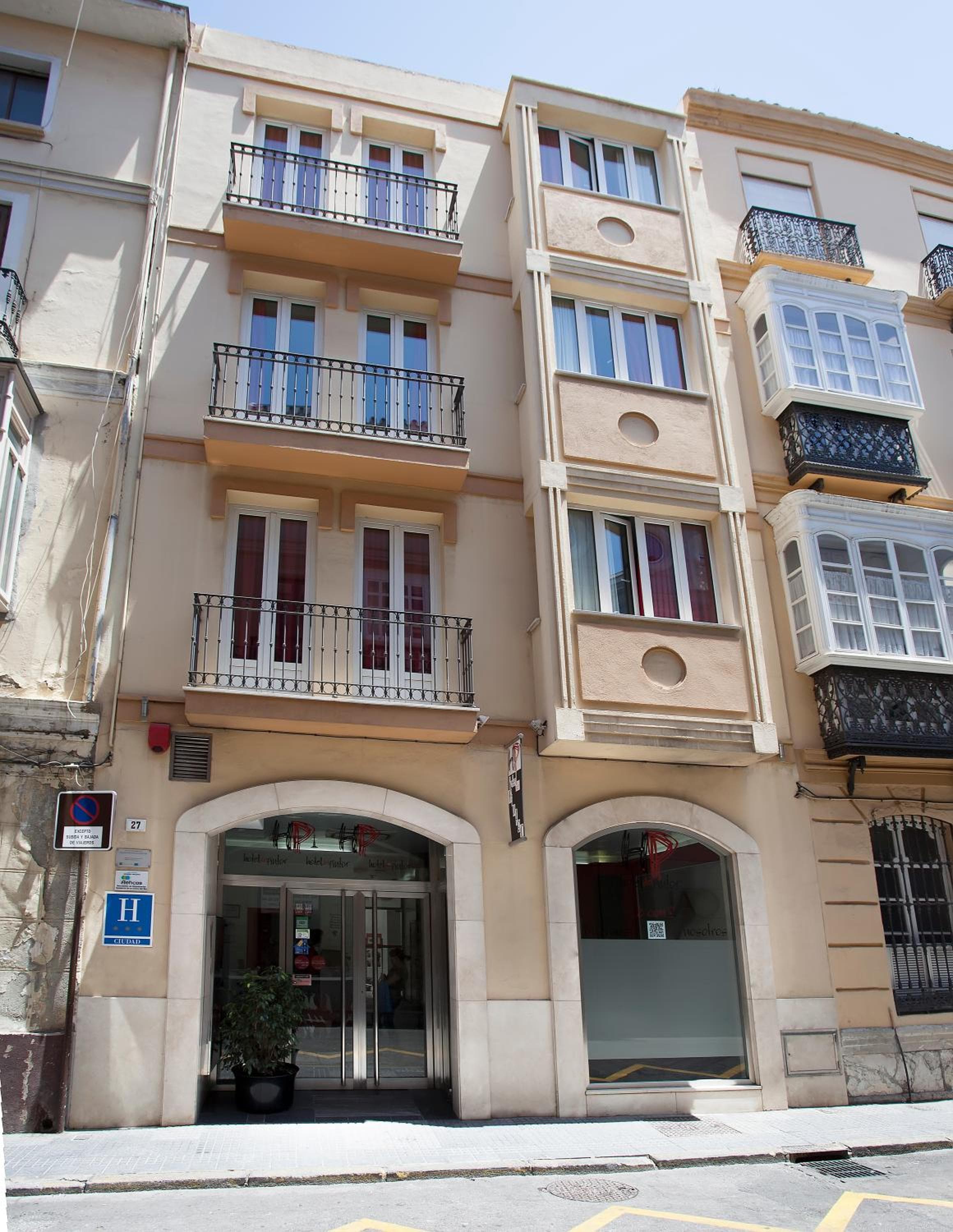 Hotel Del Pintor — 25