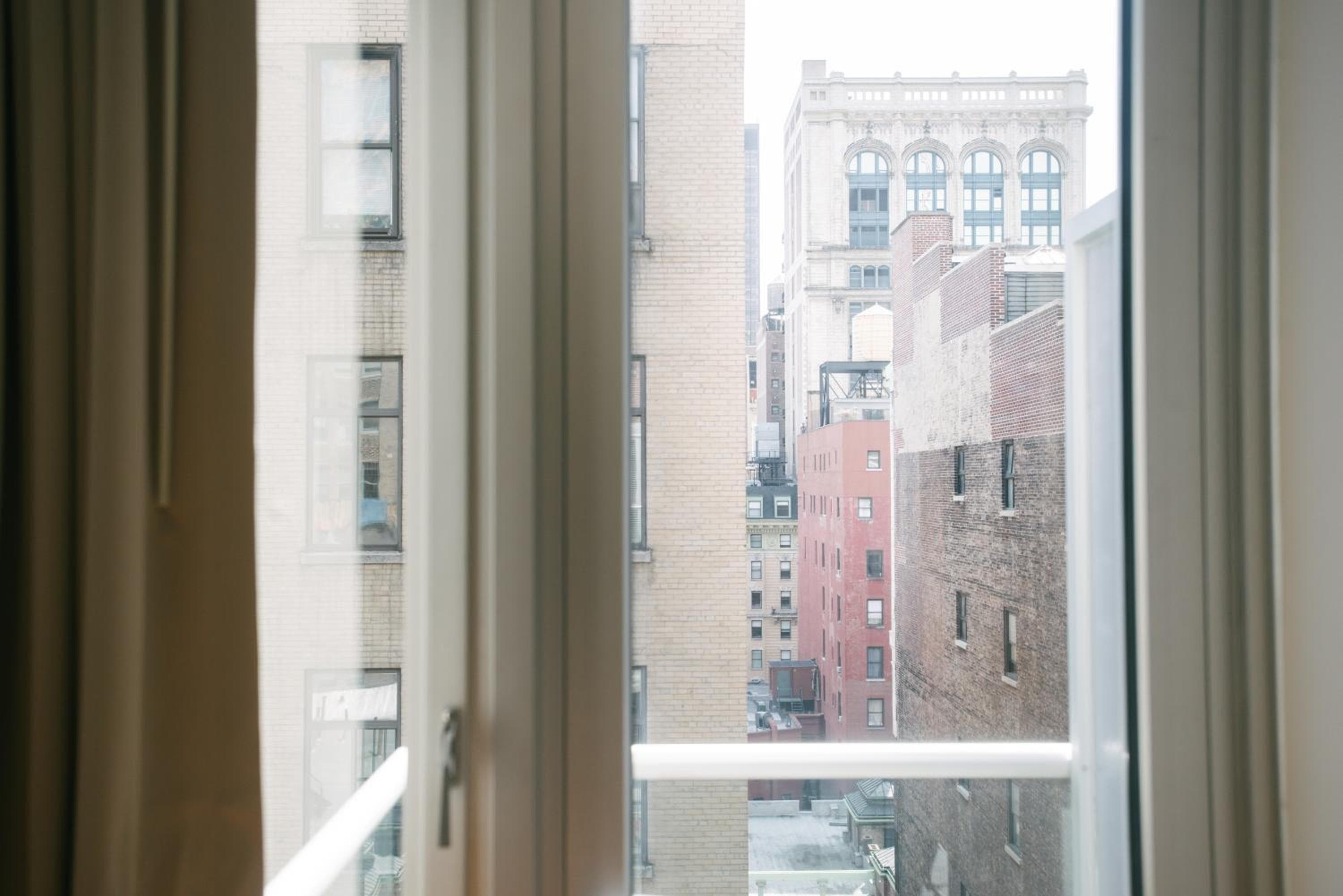 Albergo 32 32 — 28