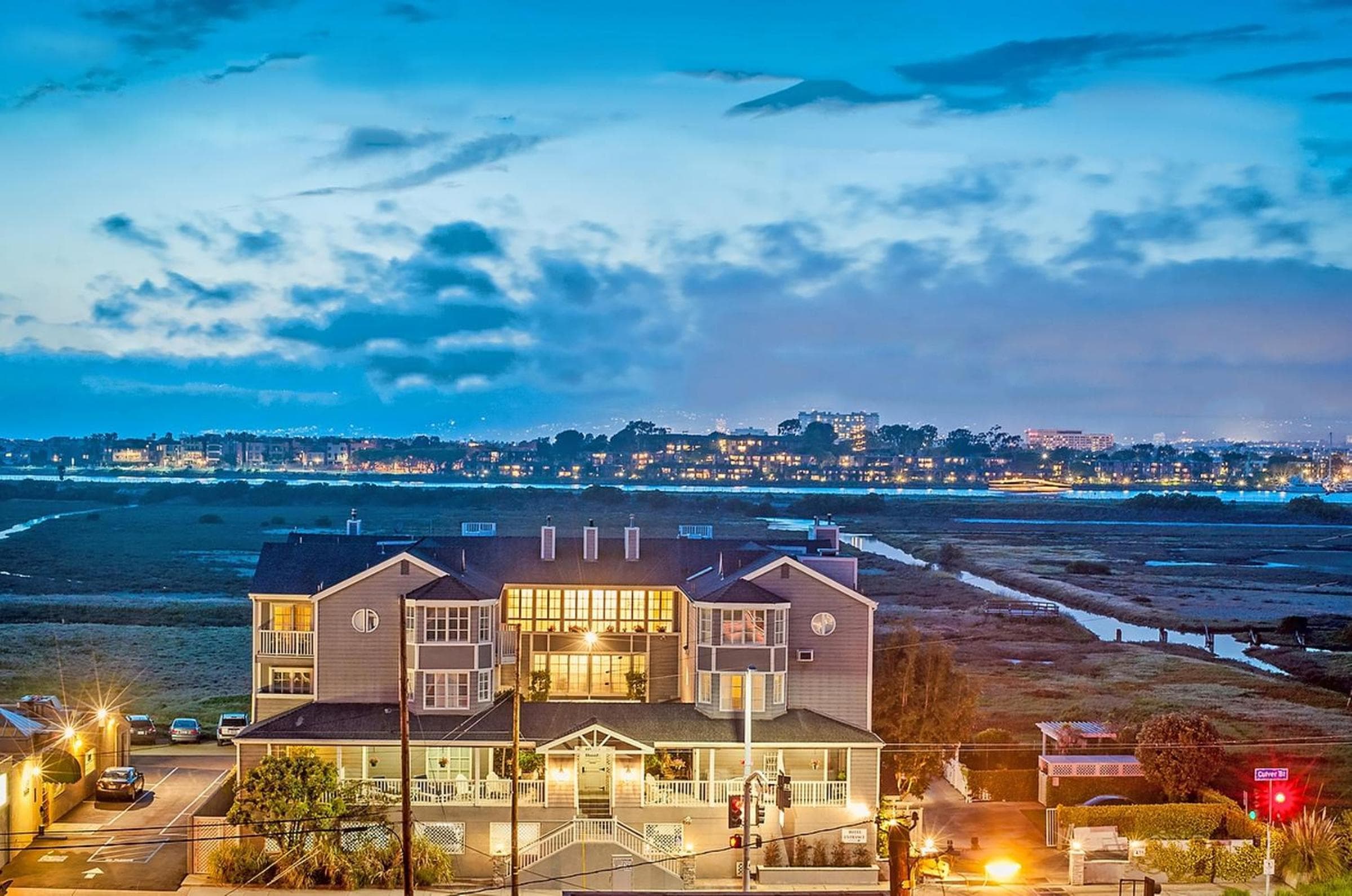 Entra a Playa del Rey — 1