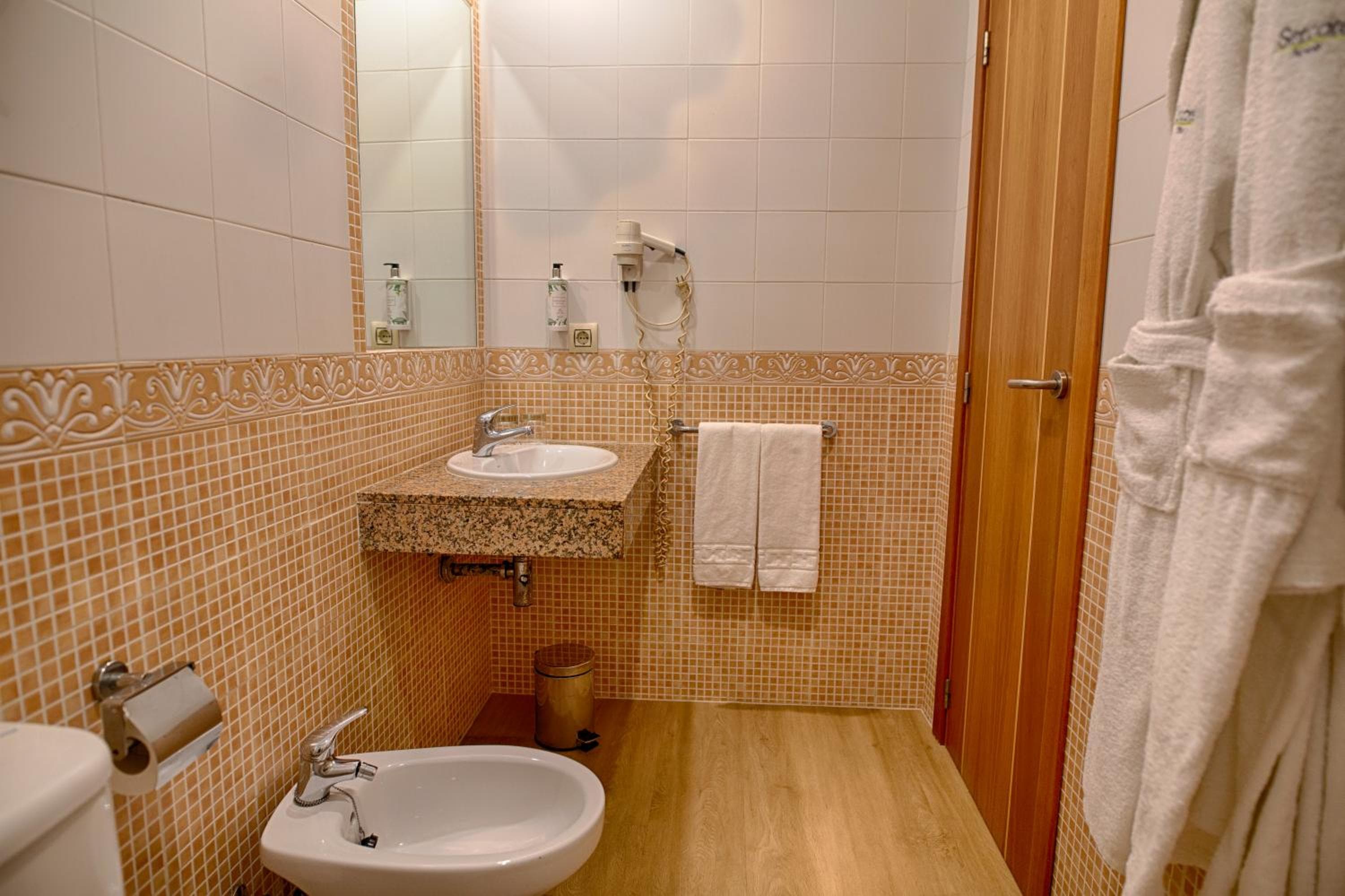 Sercotel Tribuna Málaga — 16