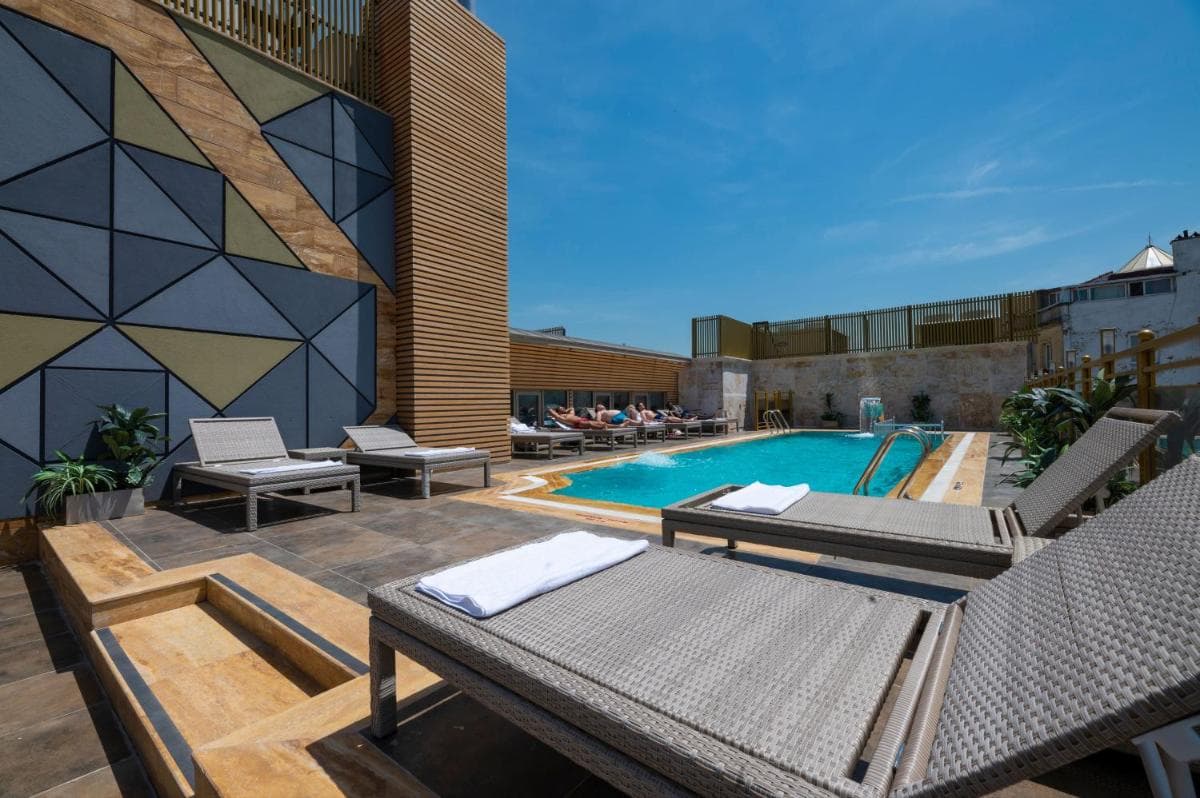 Ramada By Wyndham Istanbul Pera — 21