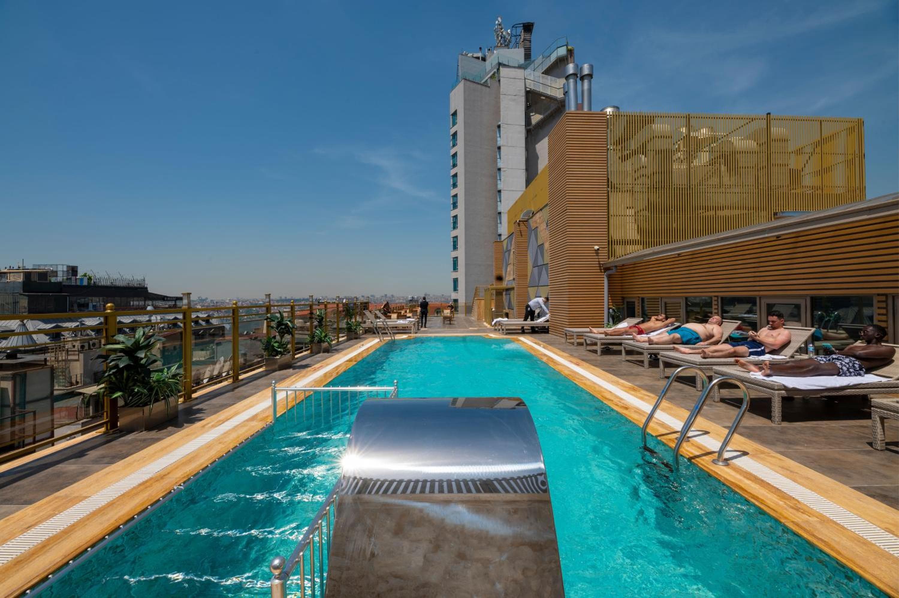 Ramada By Wyndham Istanbul Pera — 16