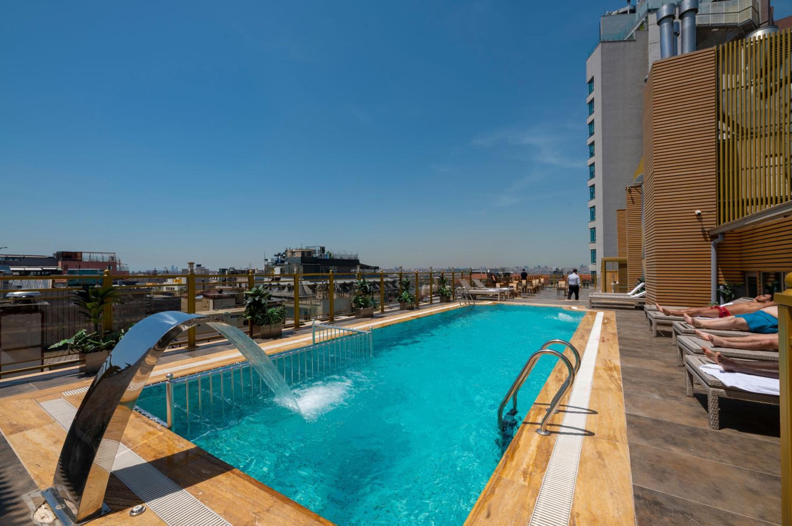 Ramada By Wyndham Istanbul Pera — 27