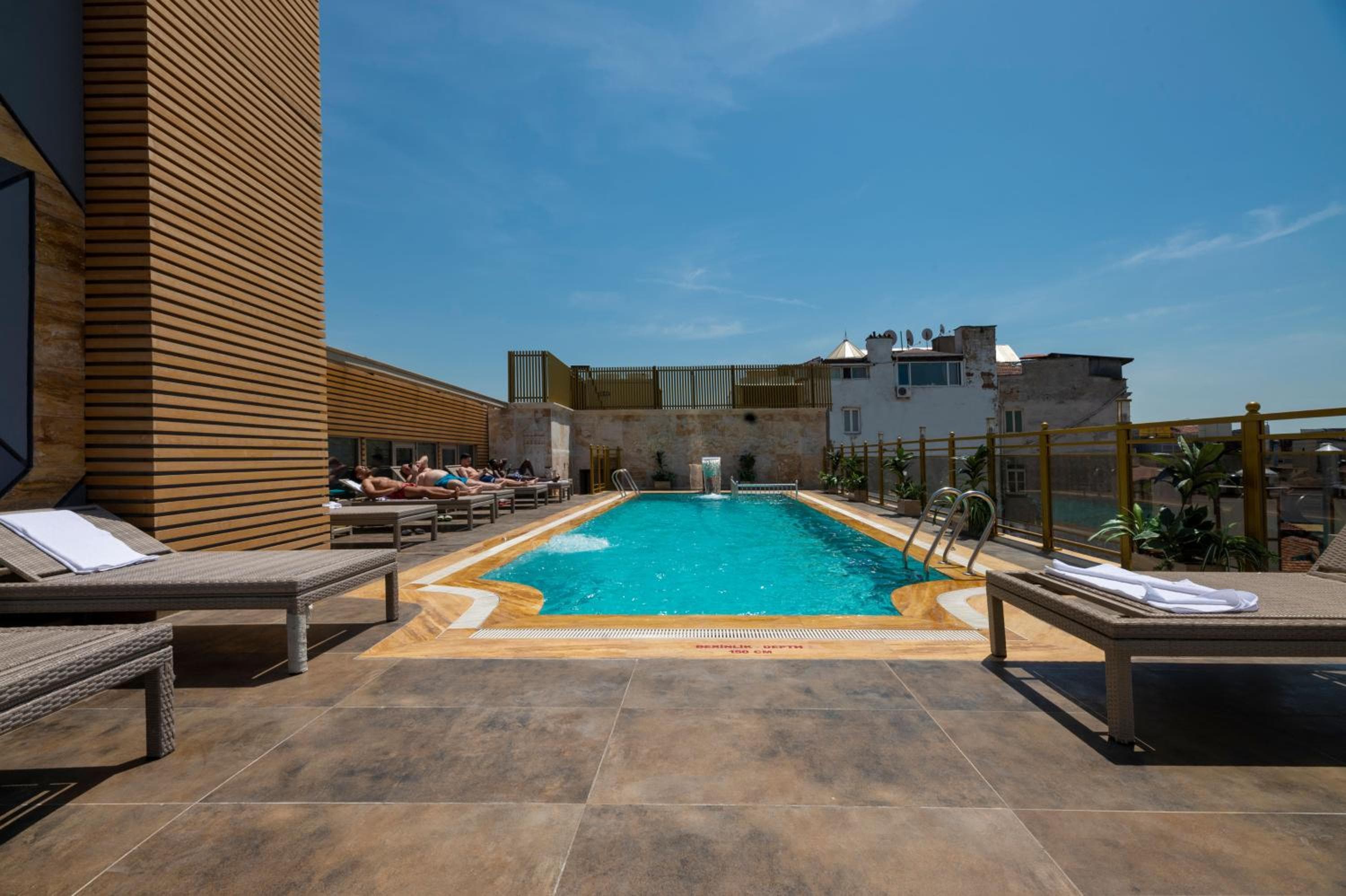 Ramada By Wyndham Istanbul Pera — 23