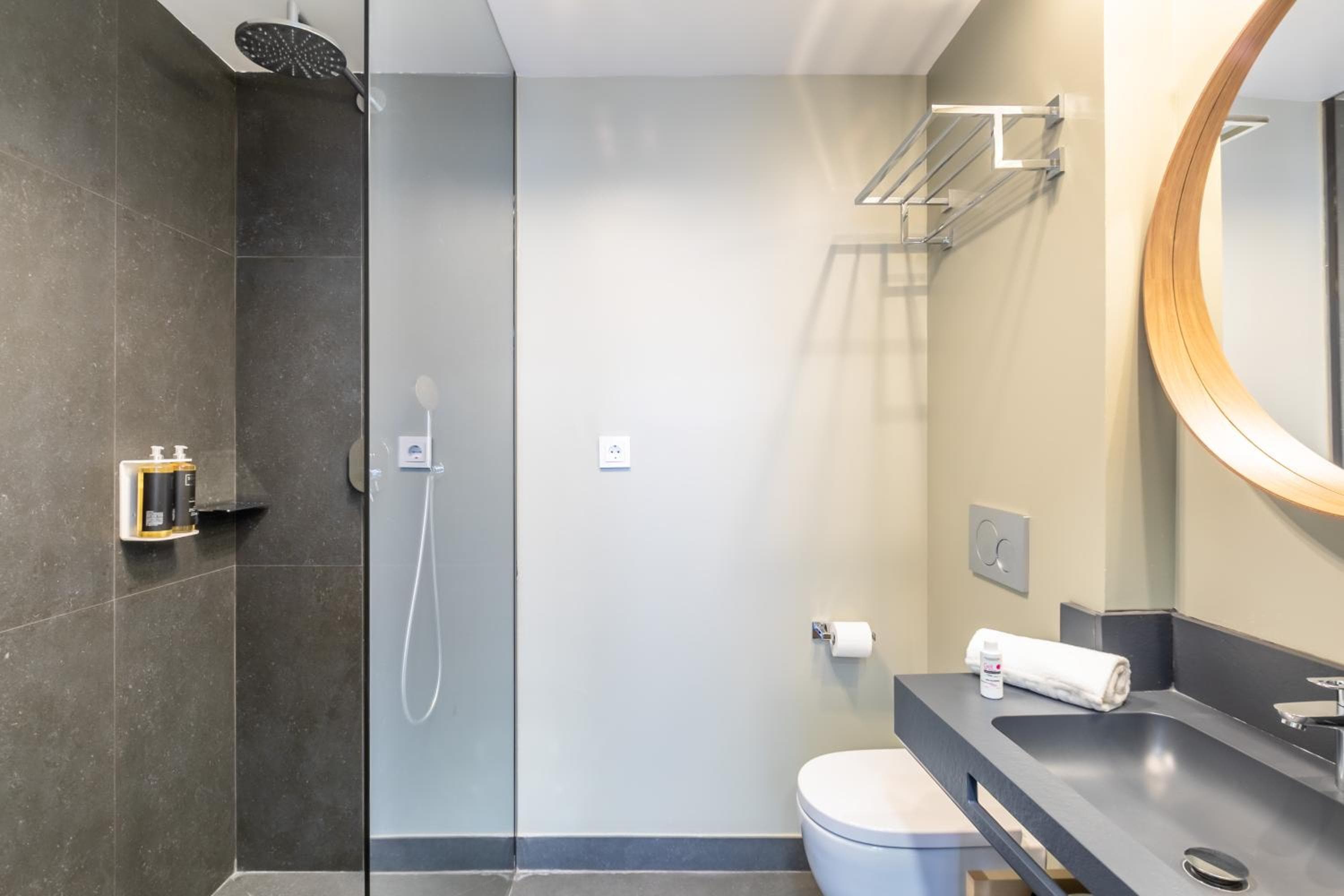 Kayser Premium Suites — 8