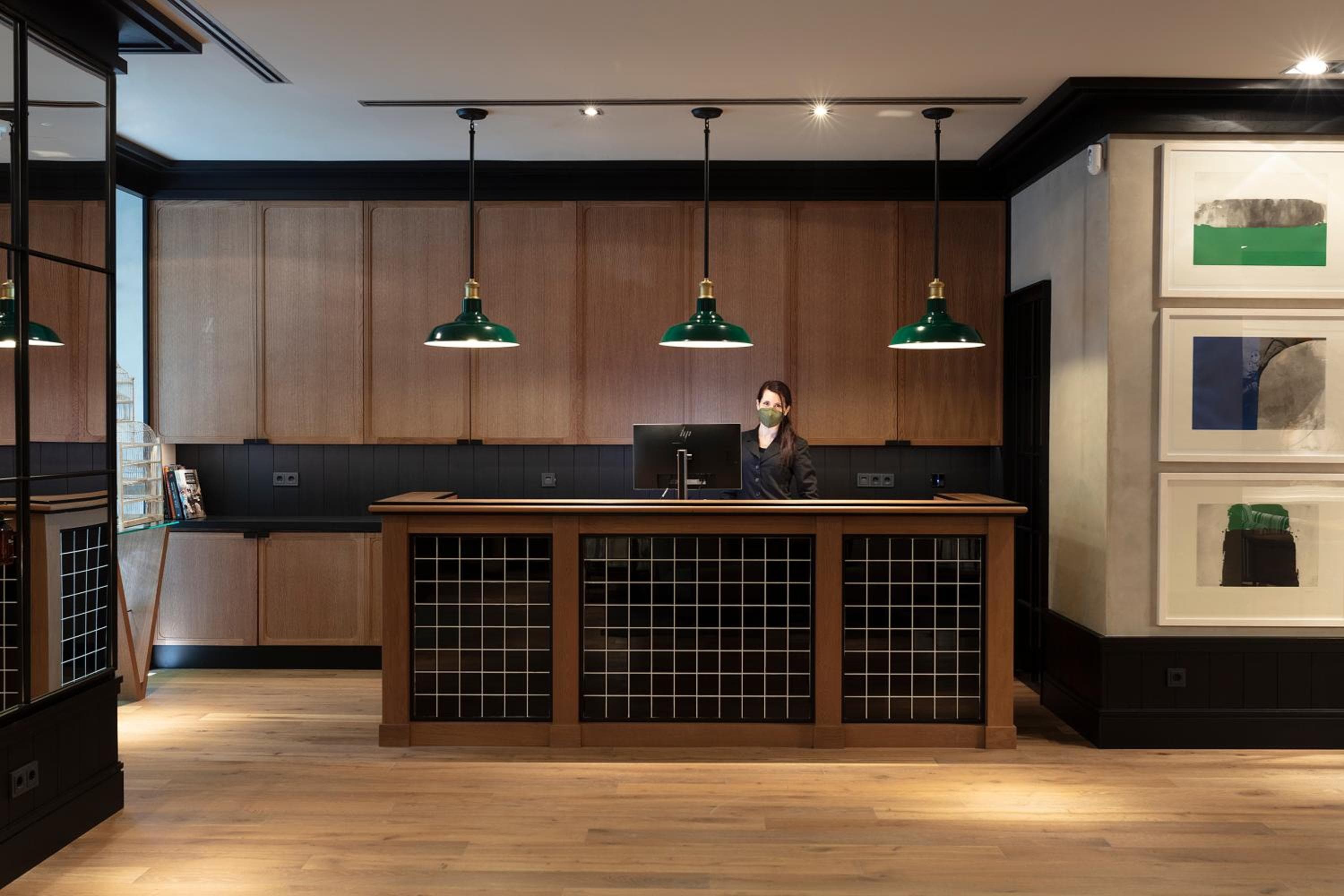Casa Elliot de Bondia Hotel Group — 12