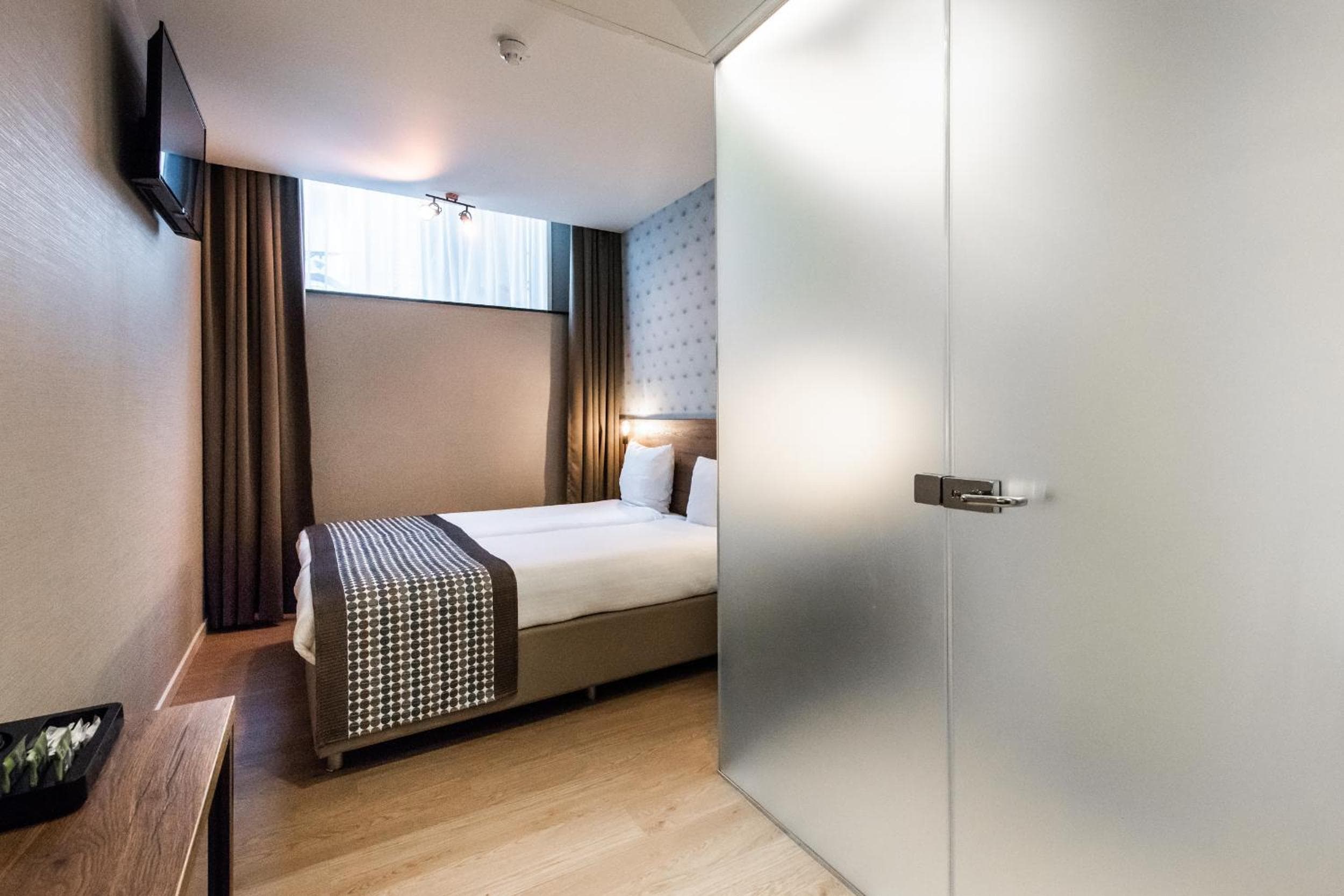 Melrose Hotel — 25