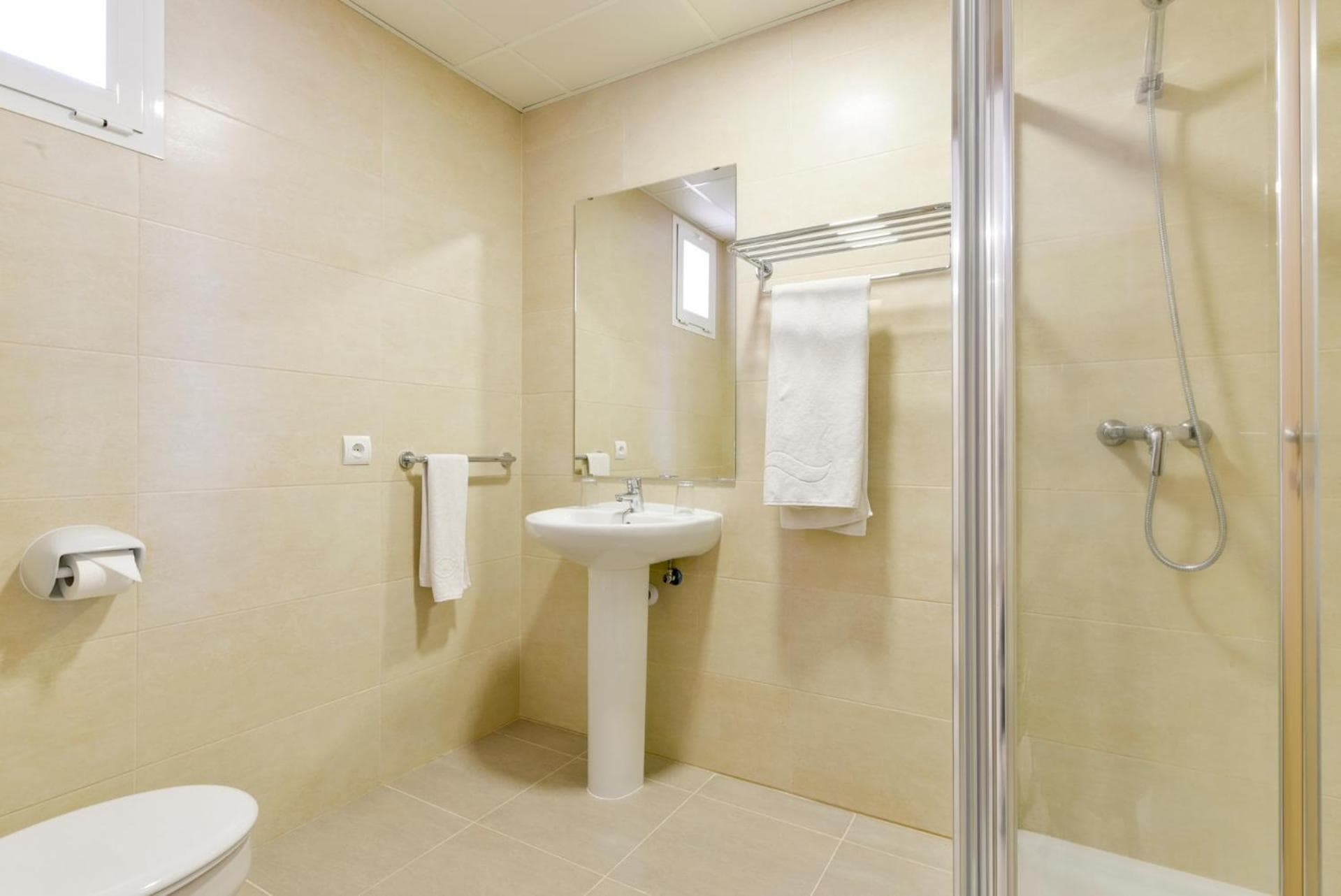 APARTAMENTOS DON JUAN — 7