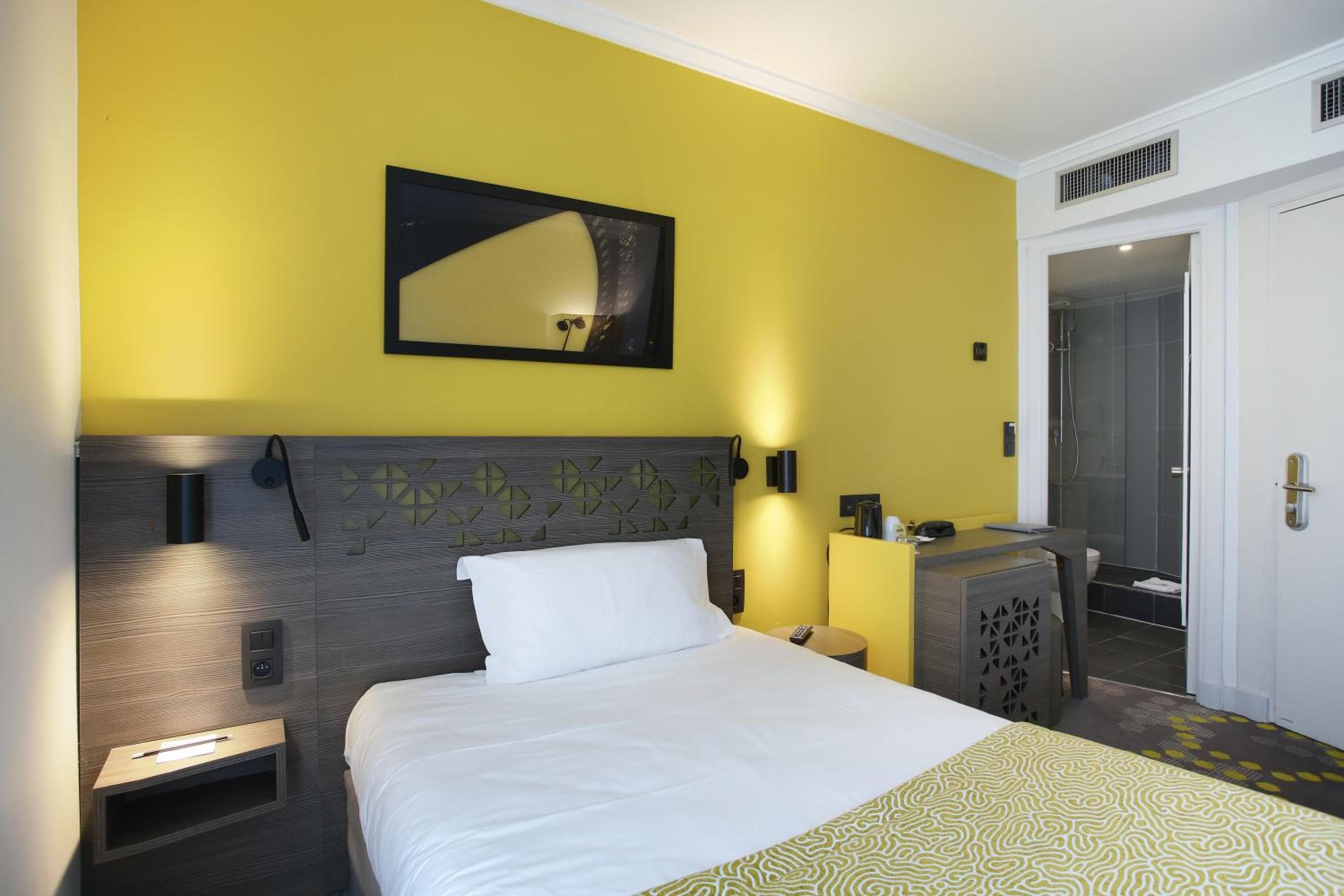 Hotel Eiffel Capitol — 6