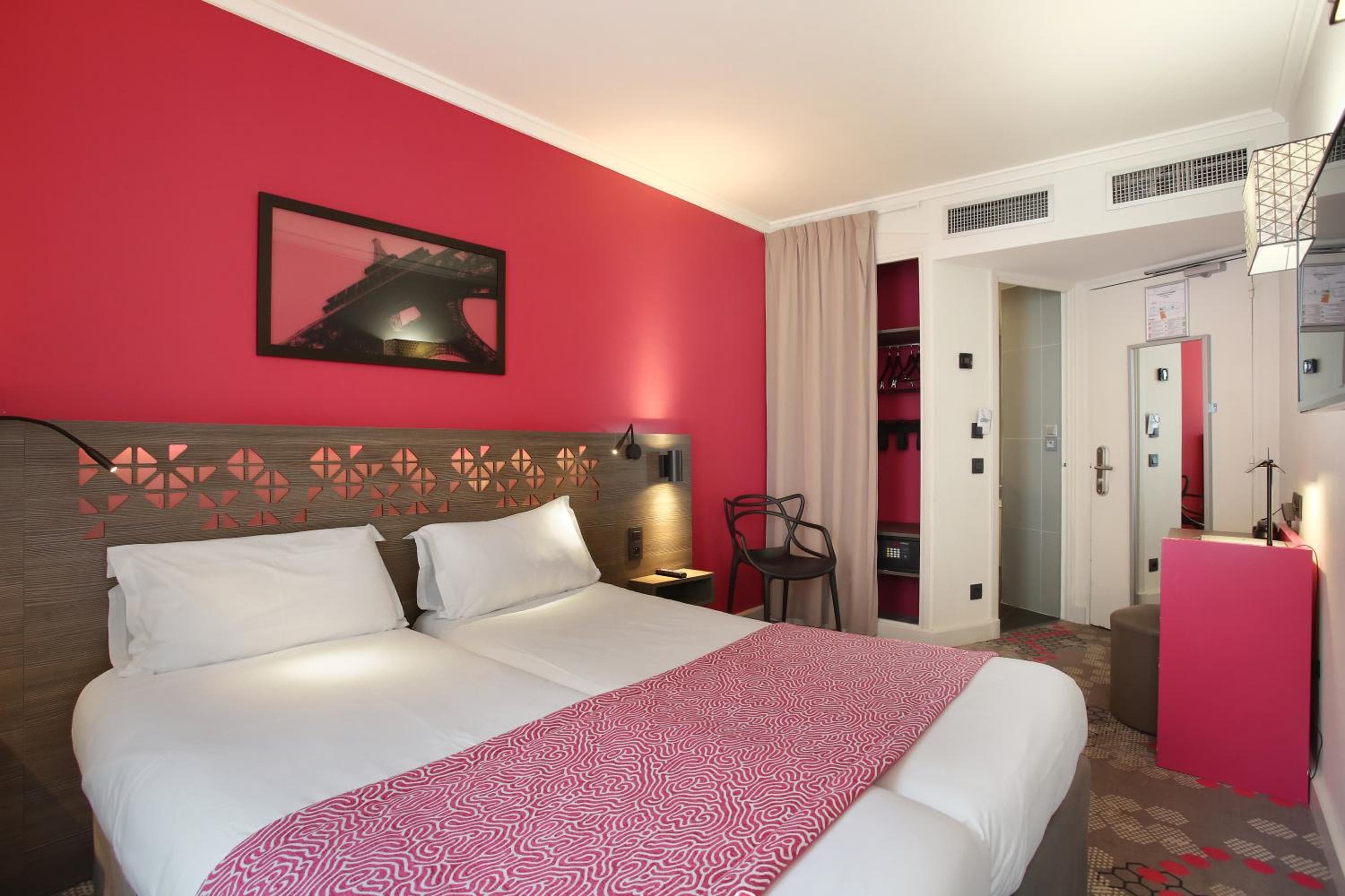 Hotel Eiffel Capitol — 19