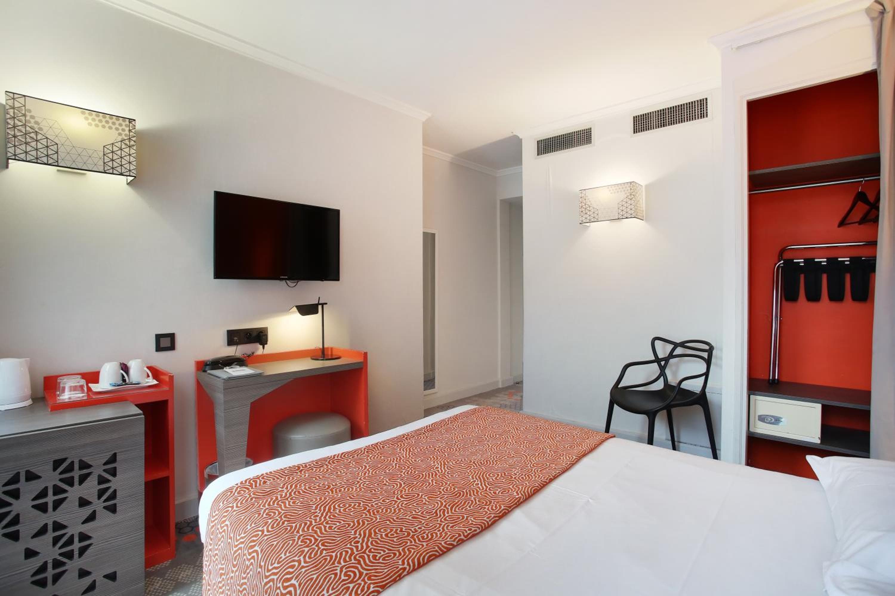 Hotel Eiffel Capitol — 21