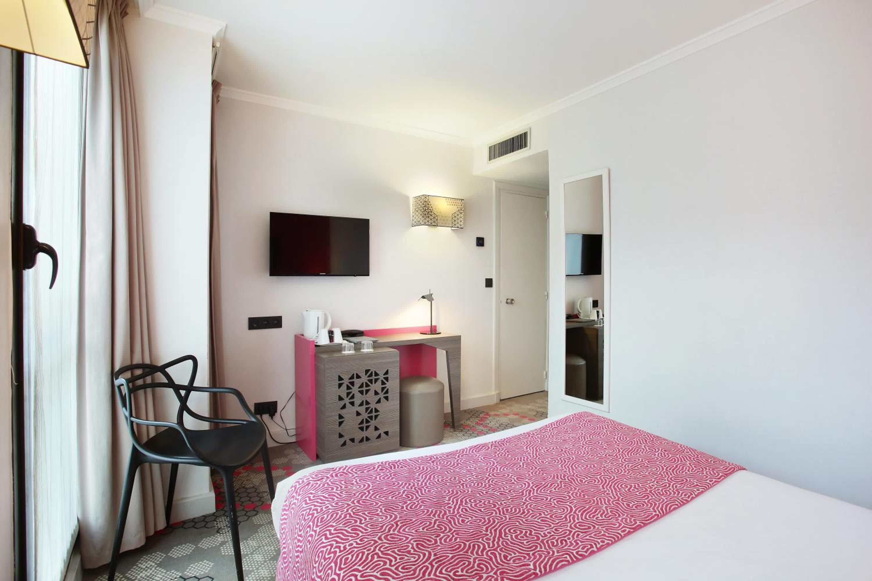 Hotel Eiffel Capitol — 23