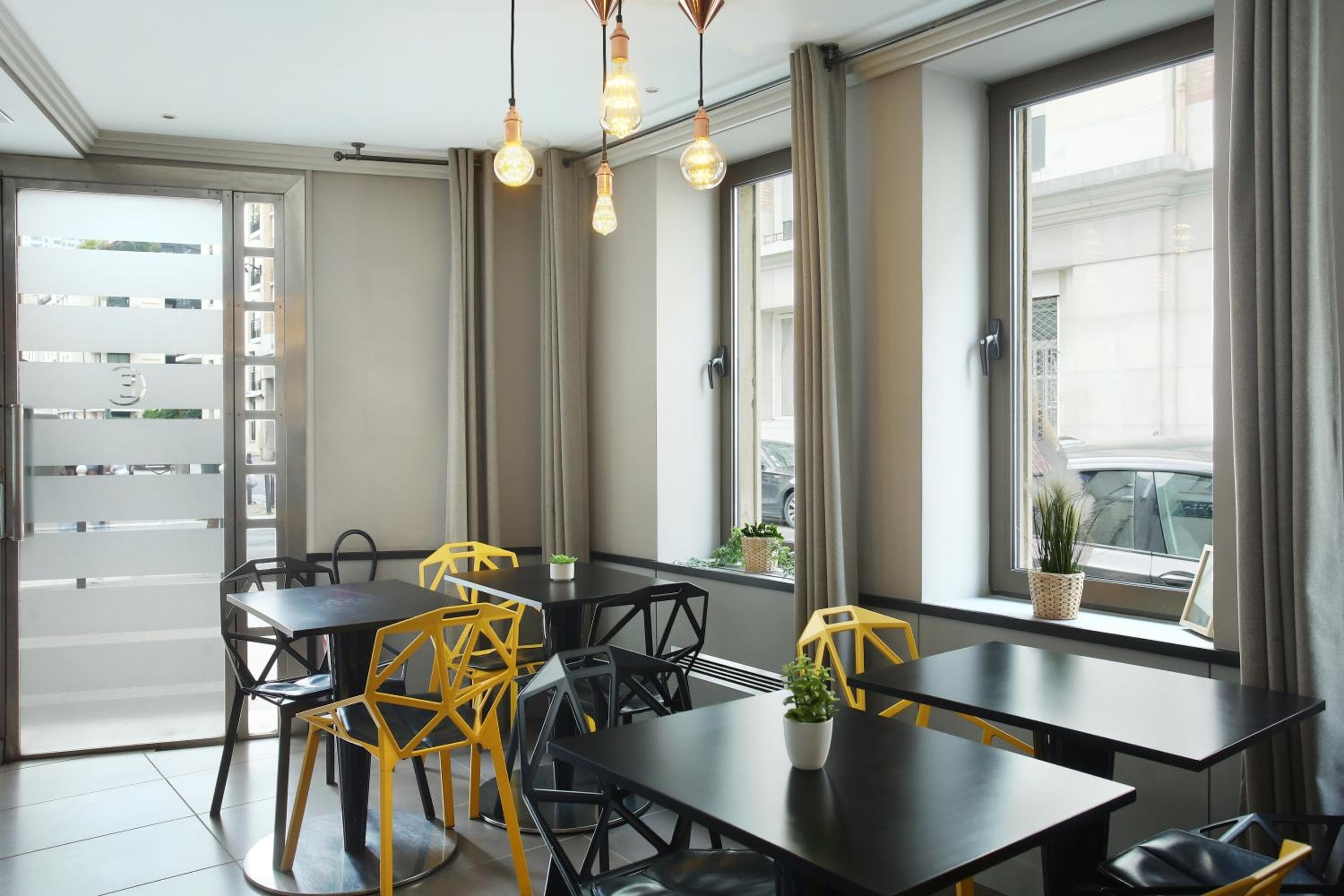 Hotel Eiffel Capitol — 10