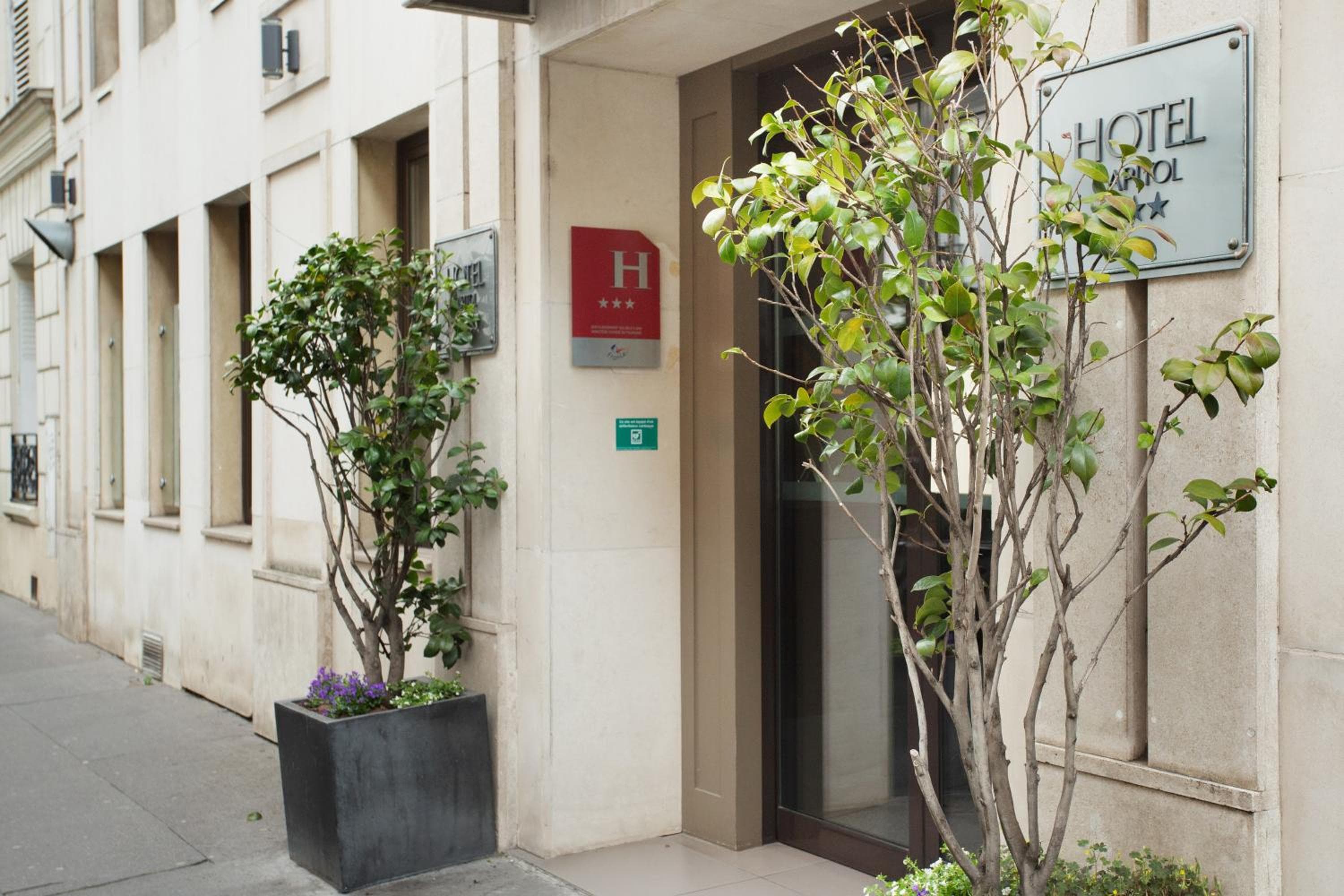Hotel Eiffel Capitol — 4