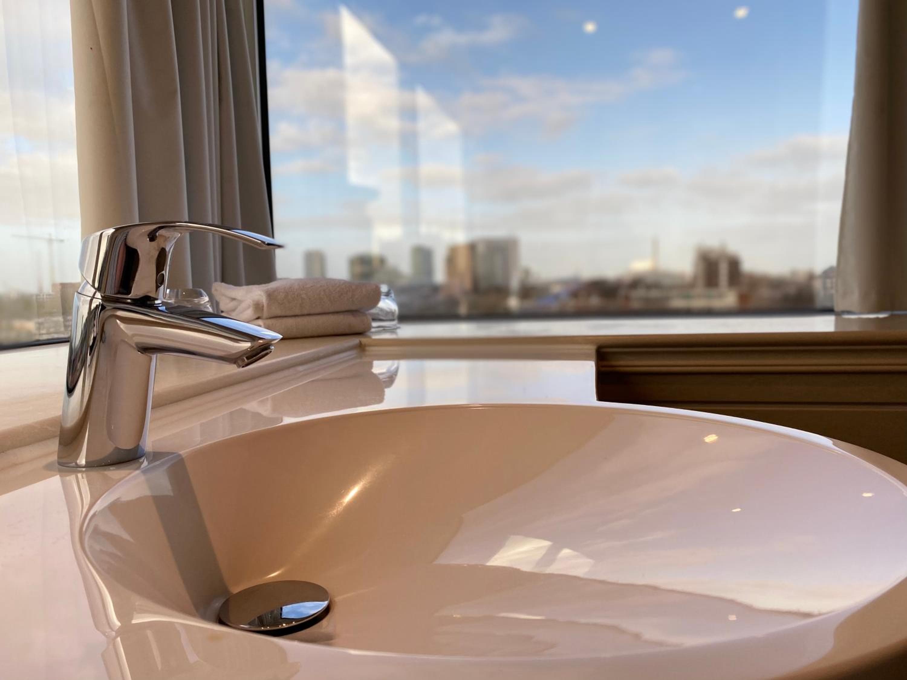 XO Hotels Blue Tower — 16
