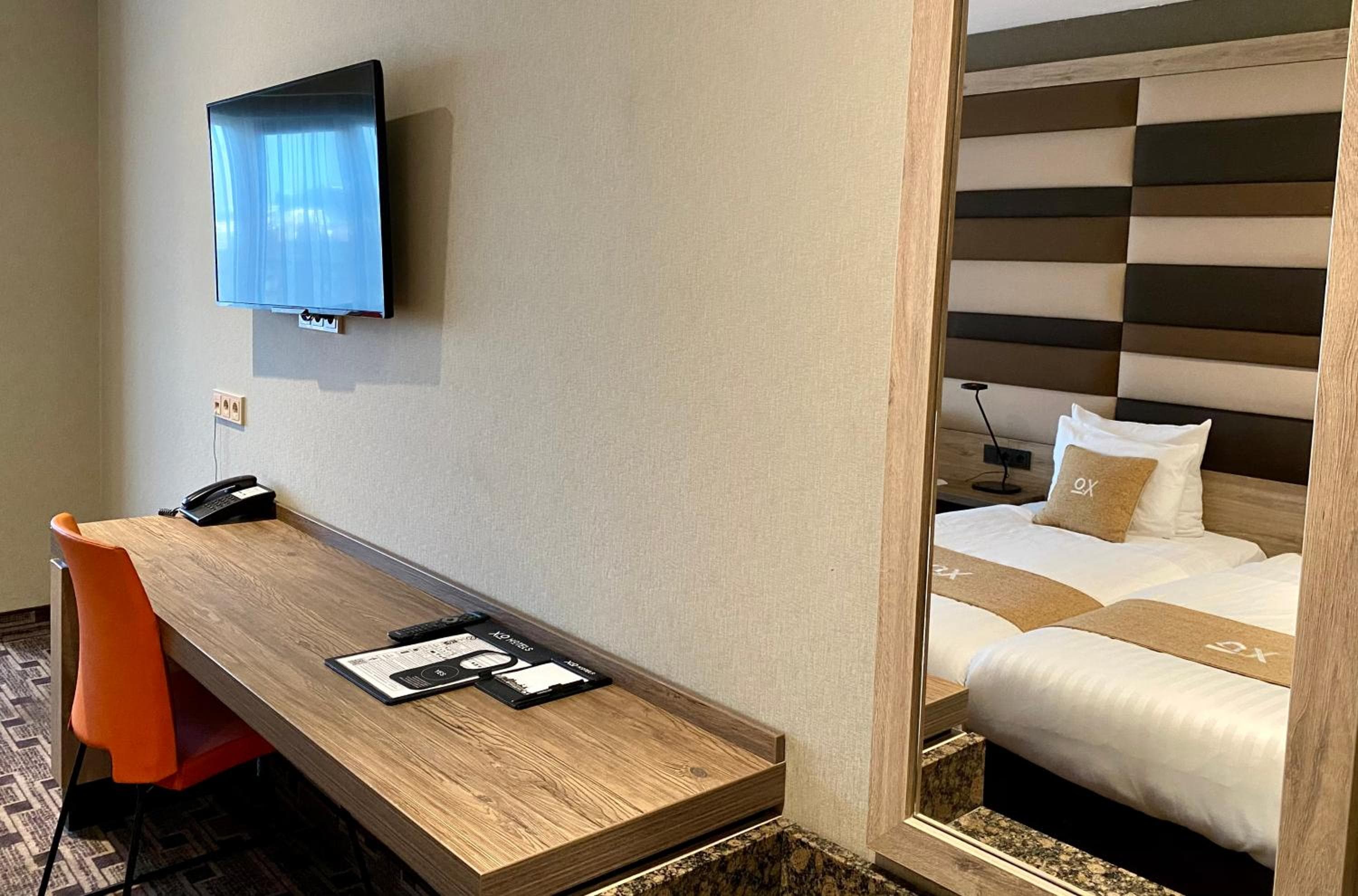 XO Hotels Blue Tower — 8