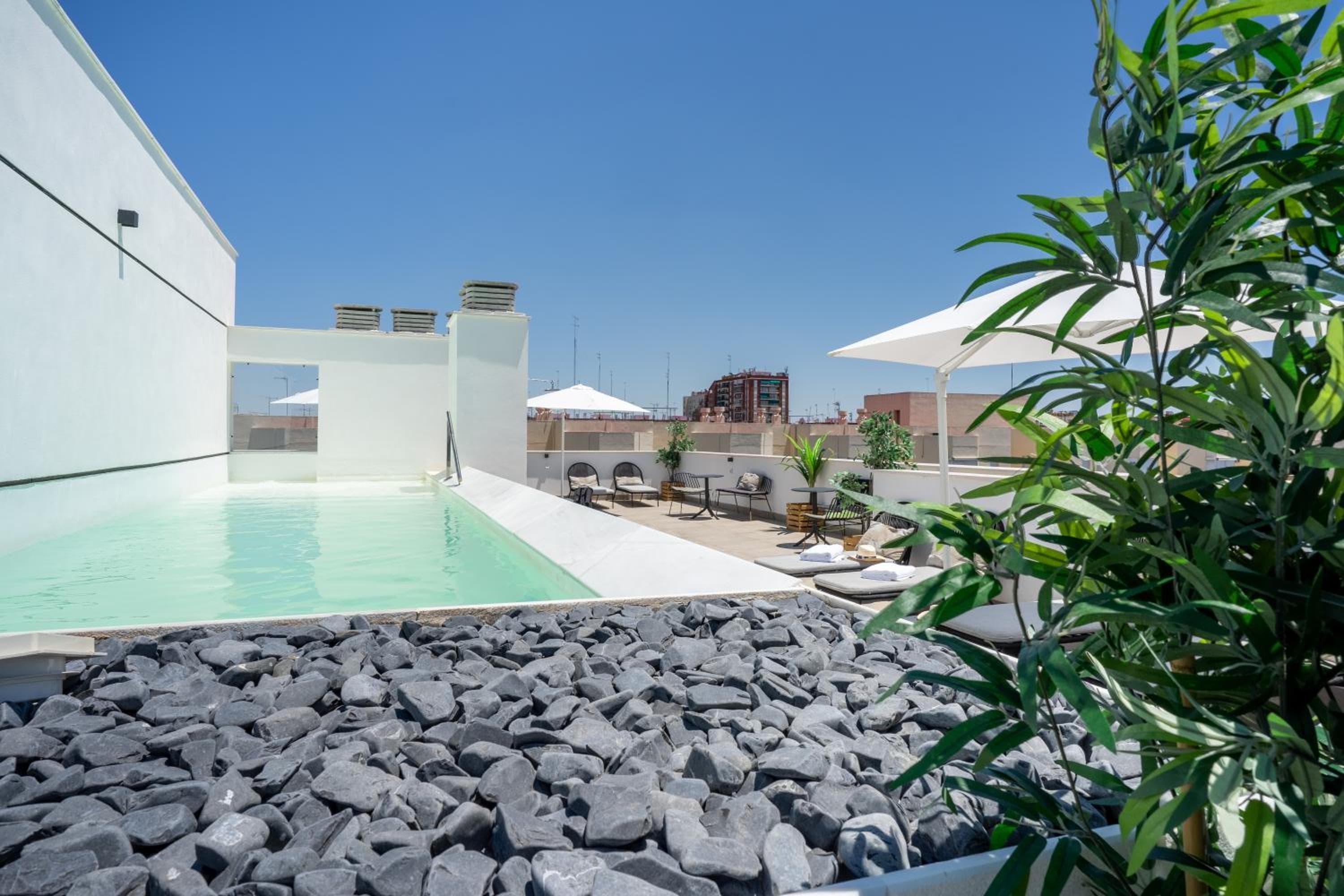 Limehome Sevilla Calle Torcuato Luca de Tena - Digital Access — 28