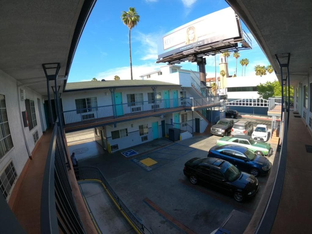 Locanda degli ospiti di Hollywood — 23