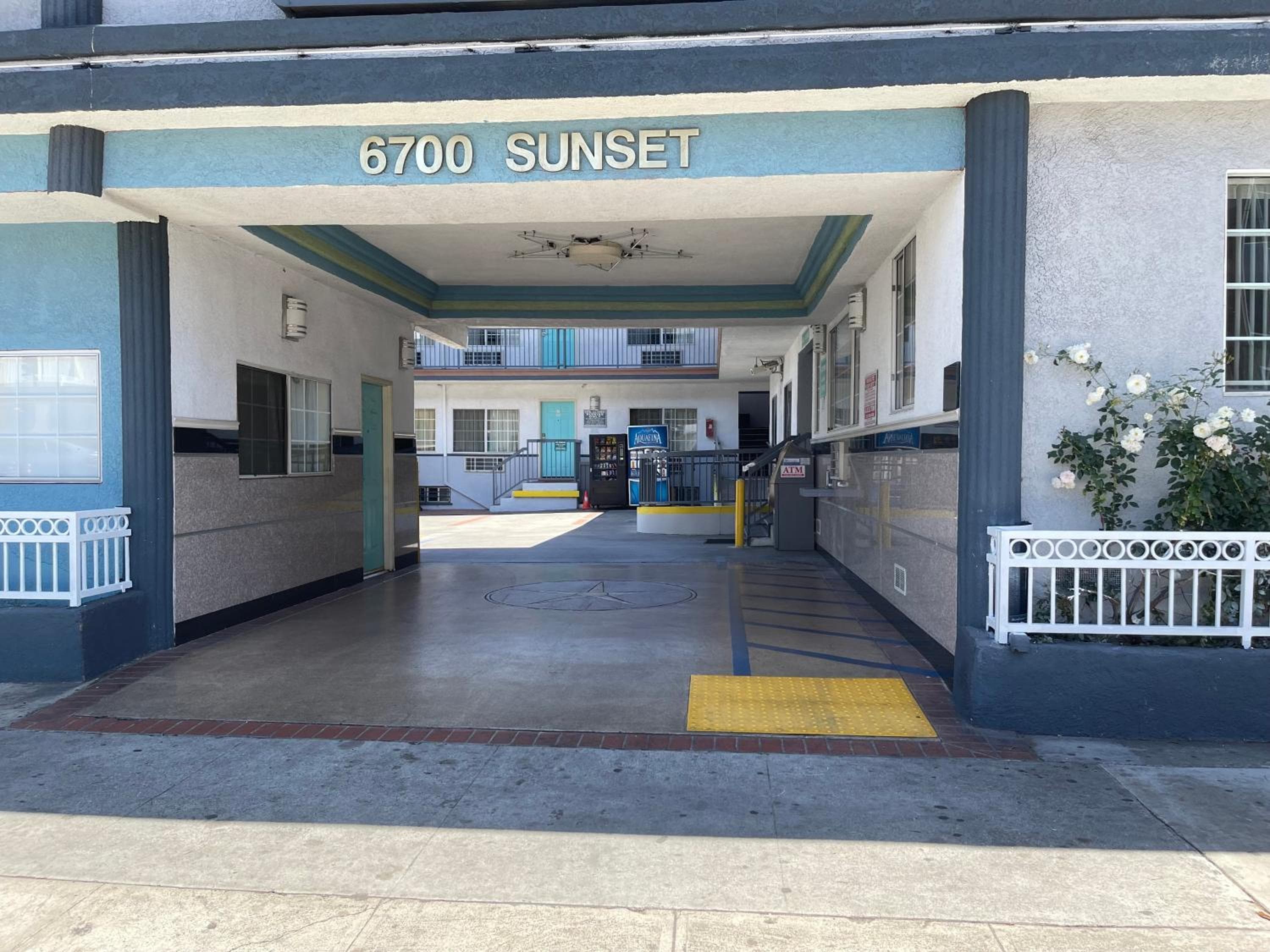 Locanda degli ospiti di Hollywood — 3