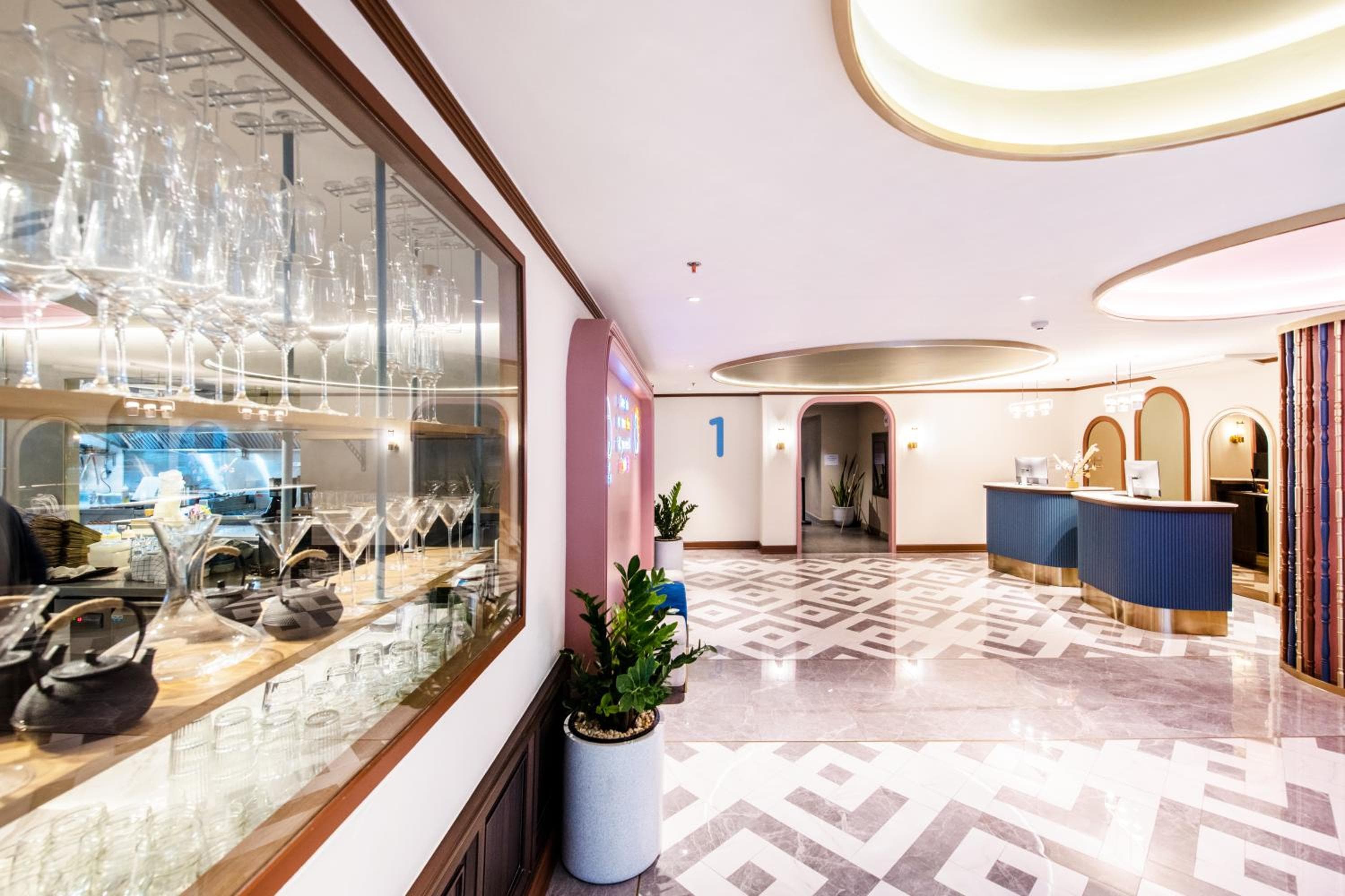 Hotel Saladaeng — 4