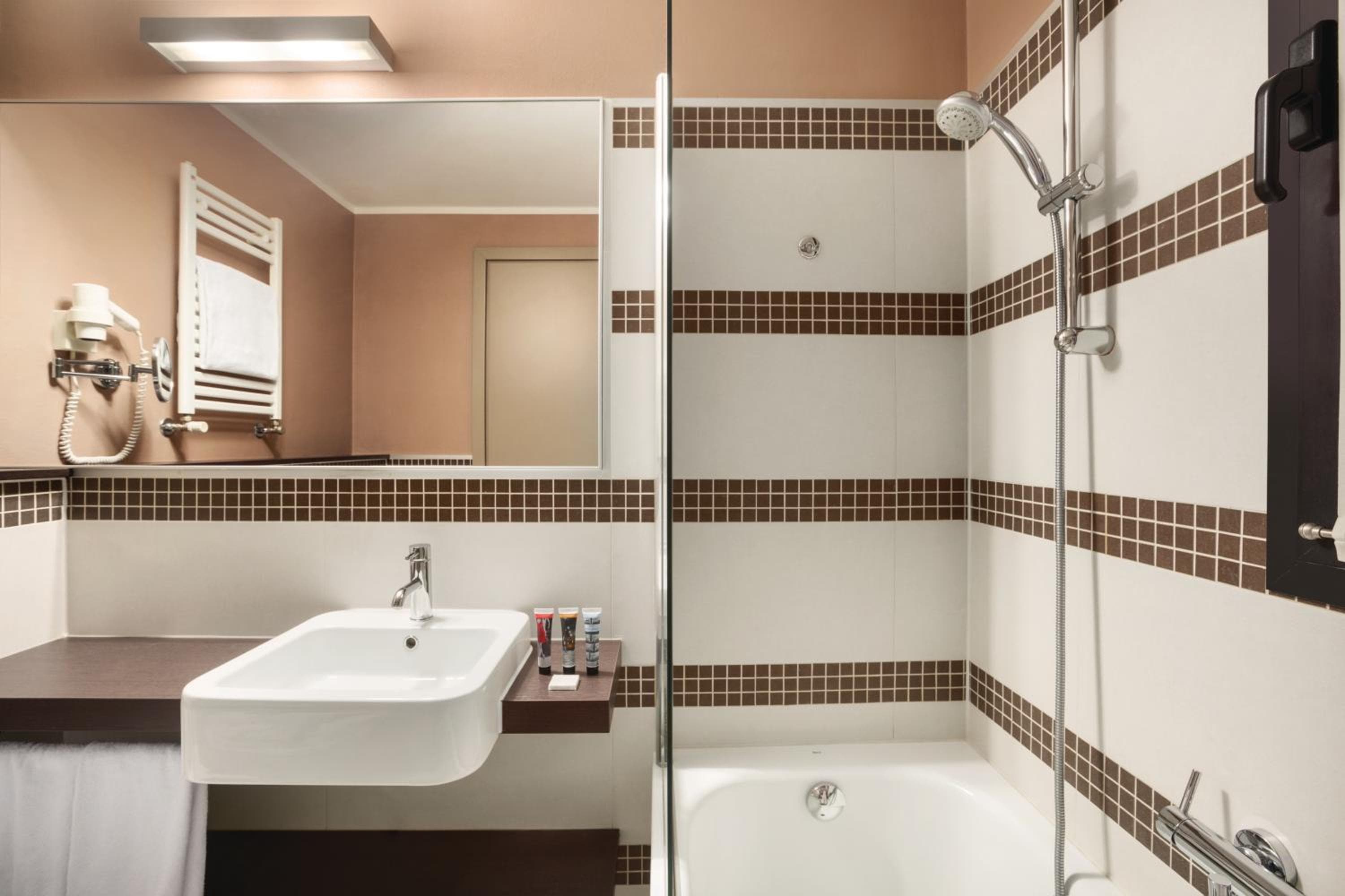 Ramada Plaza by Wyndham Mailand — 12