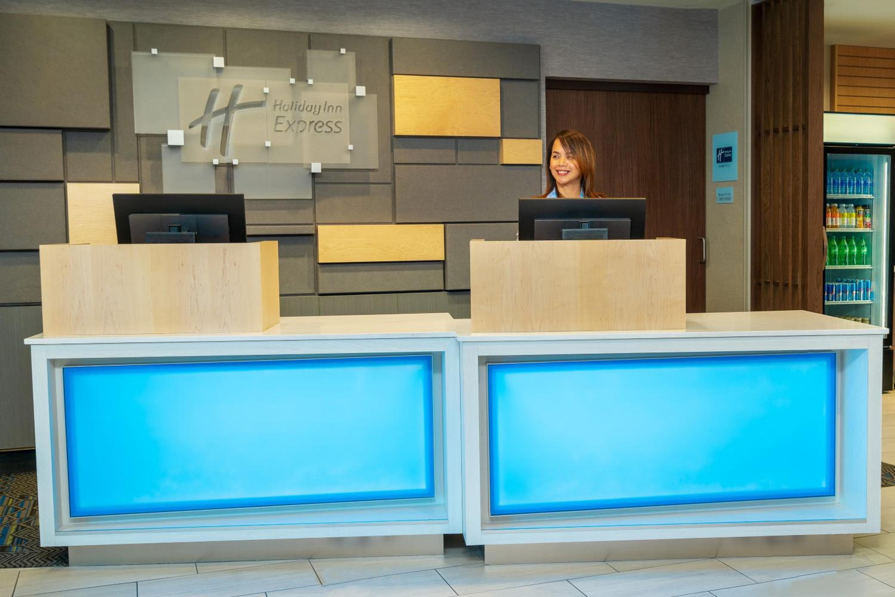 Holiday Inn Express & Suites - Las Vegas - E Tropicana by IHG — 22