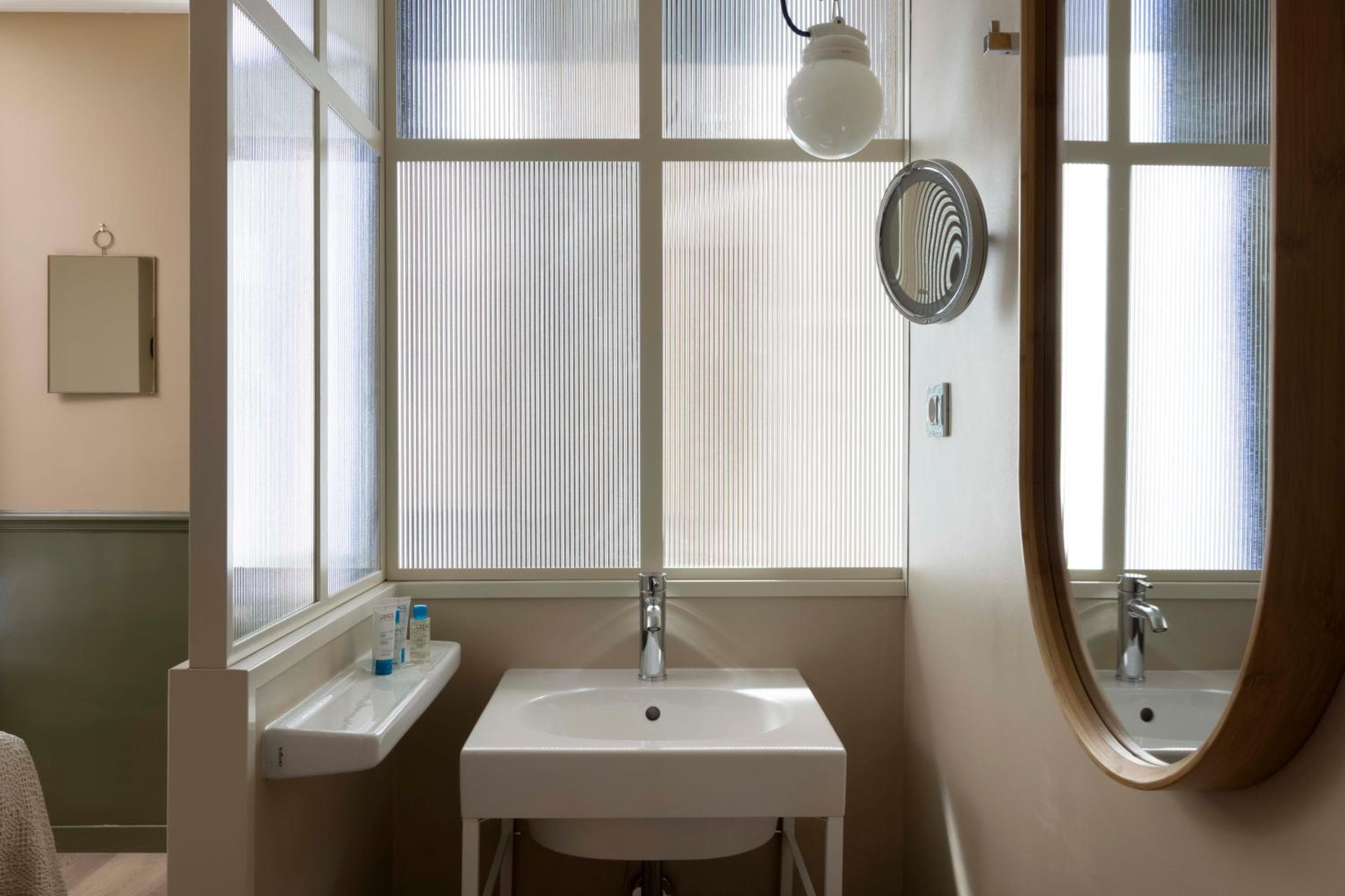 Le Petit Beaumarchais Hotel & Spa — 3