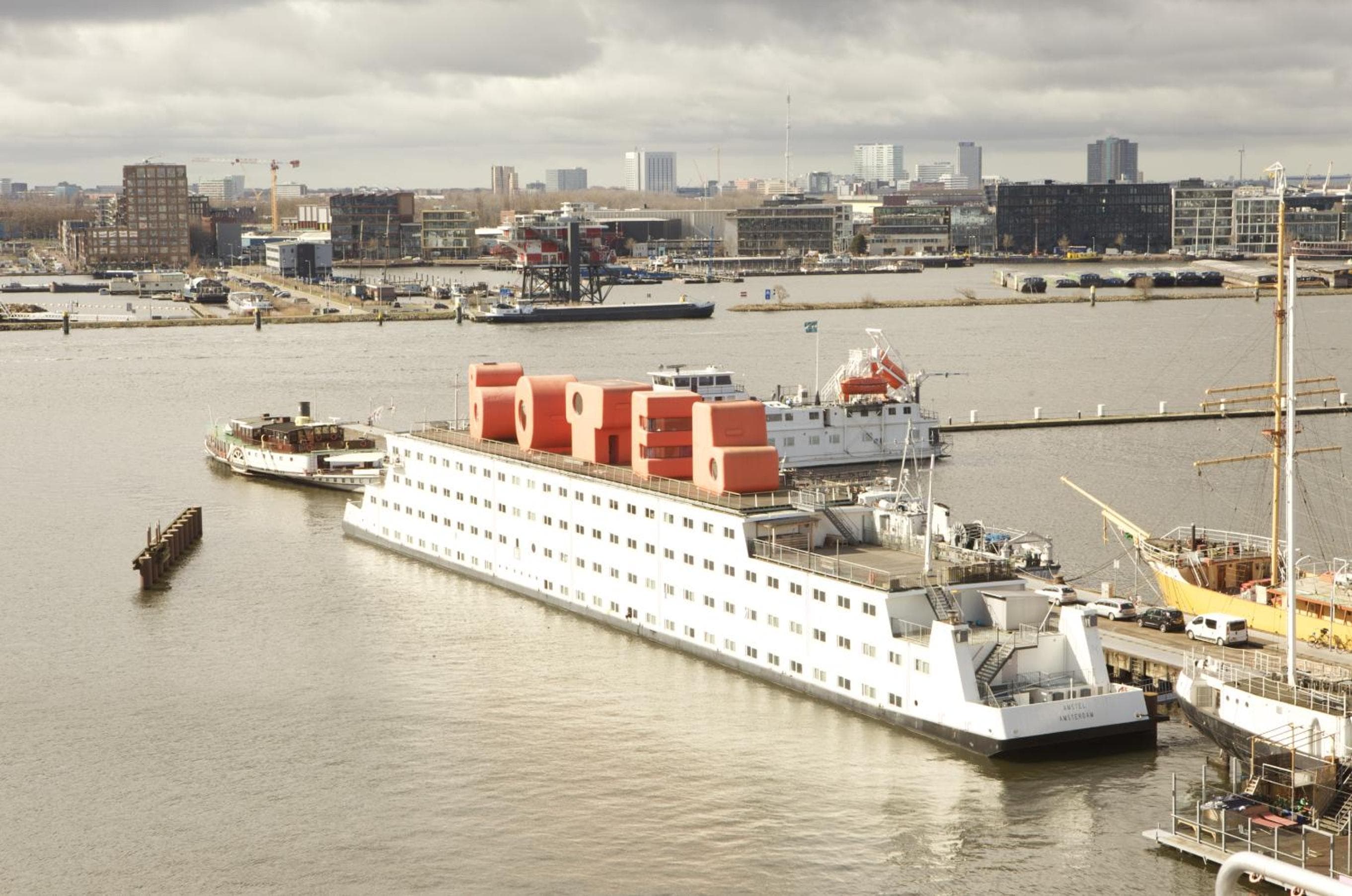 Botel — 12