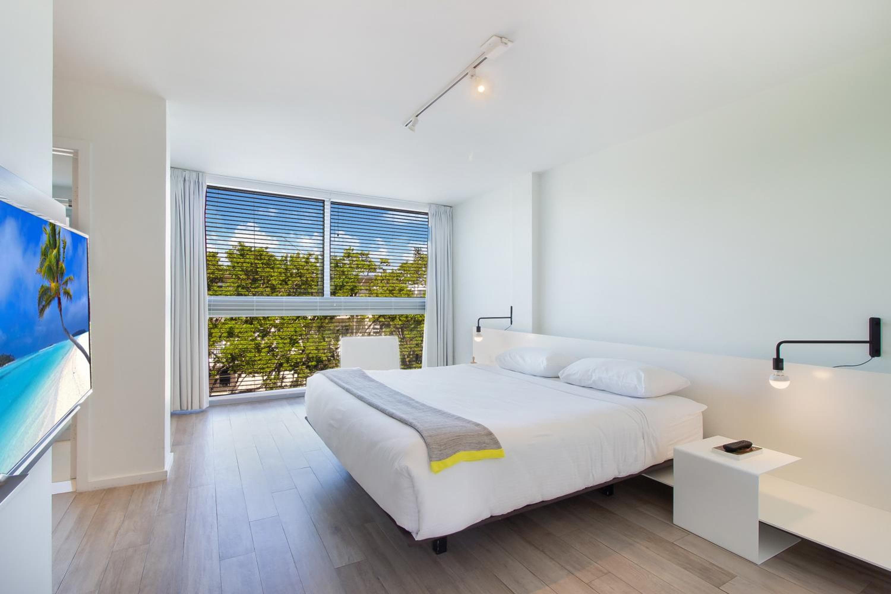 Beach Haus Key Biscayne Contemporary Apartments — 23