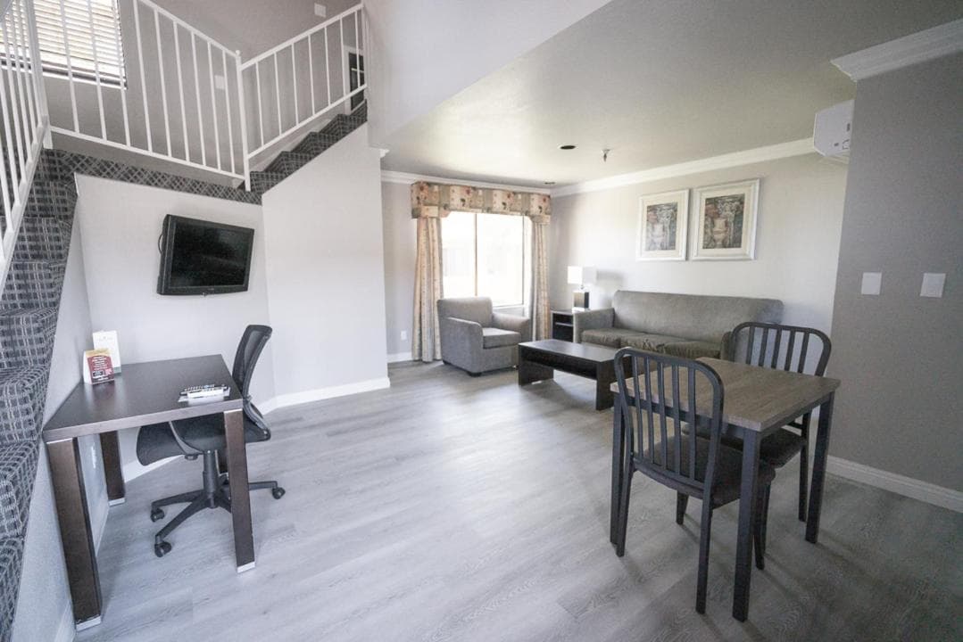 Alexis Park All Suite Resort — 4
