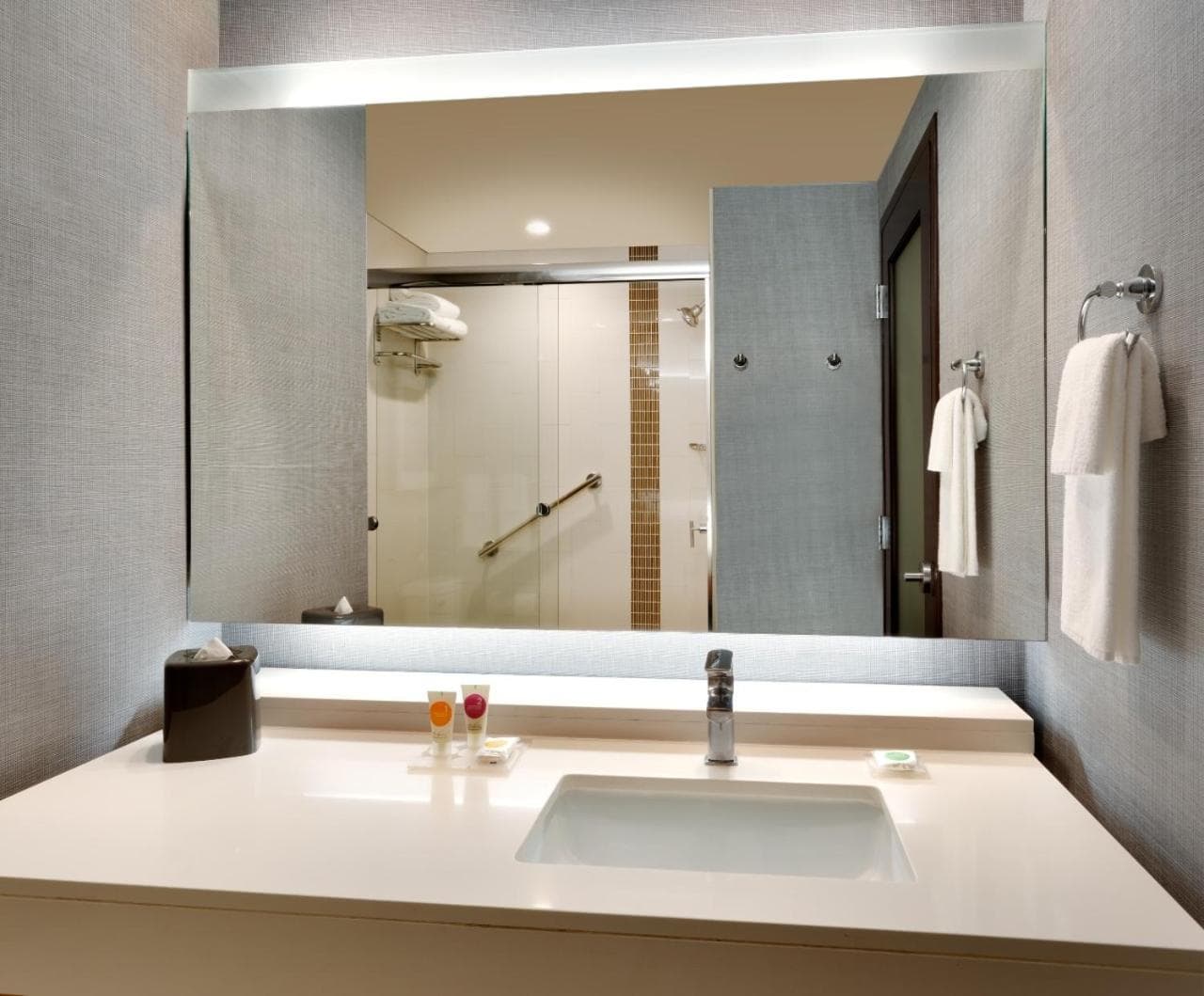 Hyatt Place Miami Airport East — 6