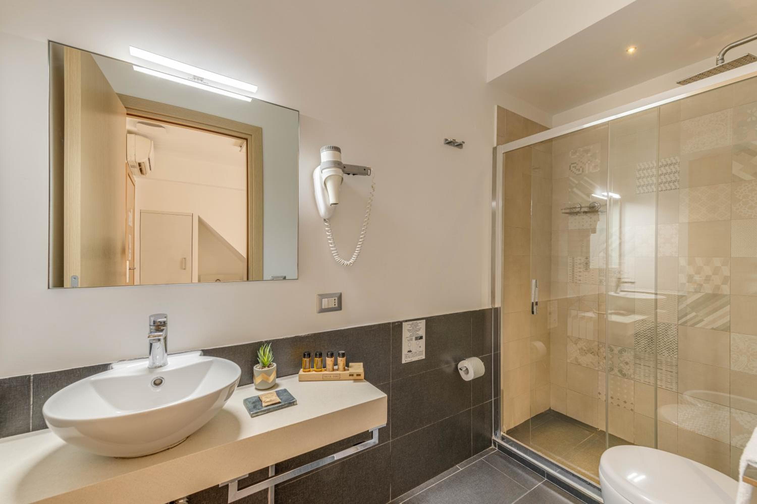 Trevi Palace Hotel — 28