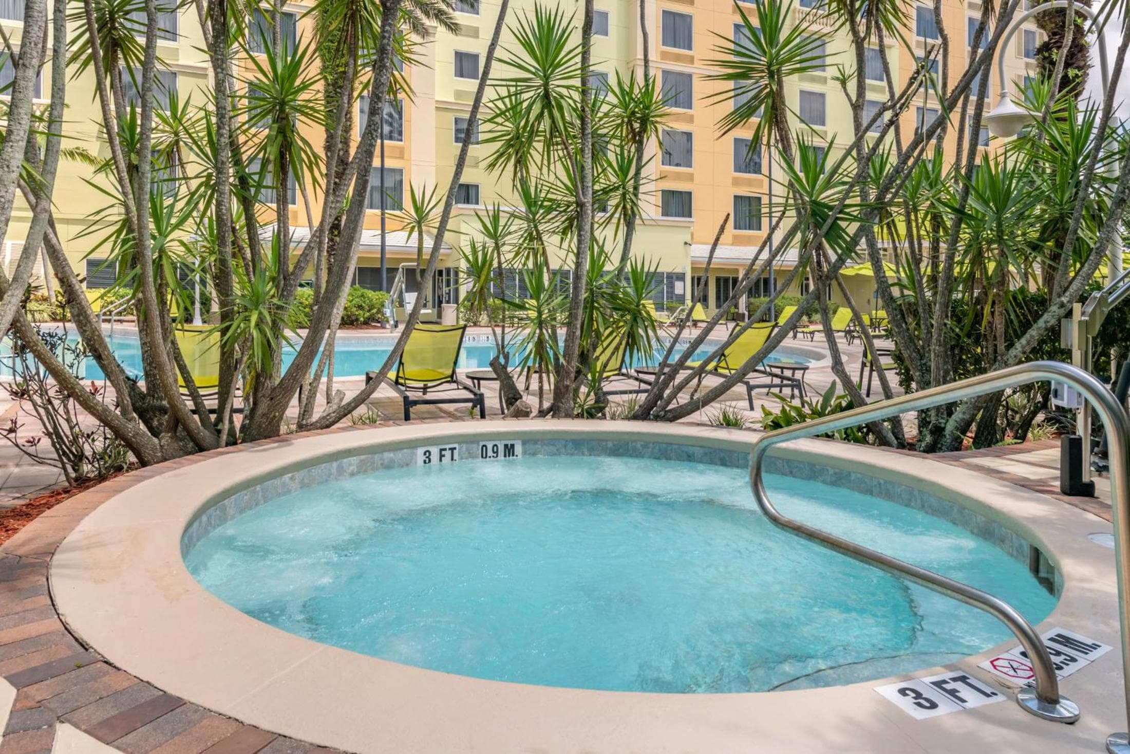 Comfort Suites Maingate East — 14